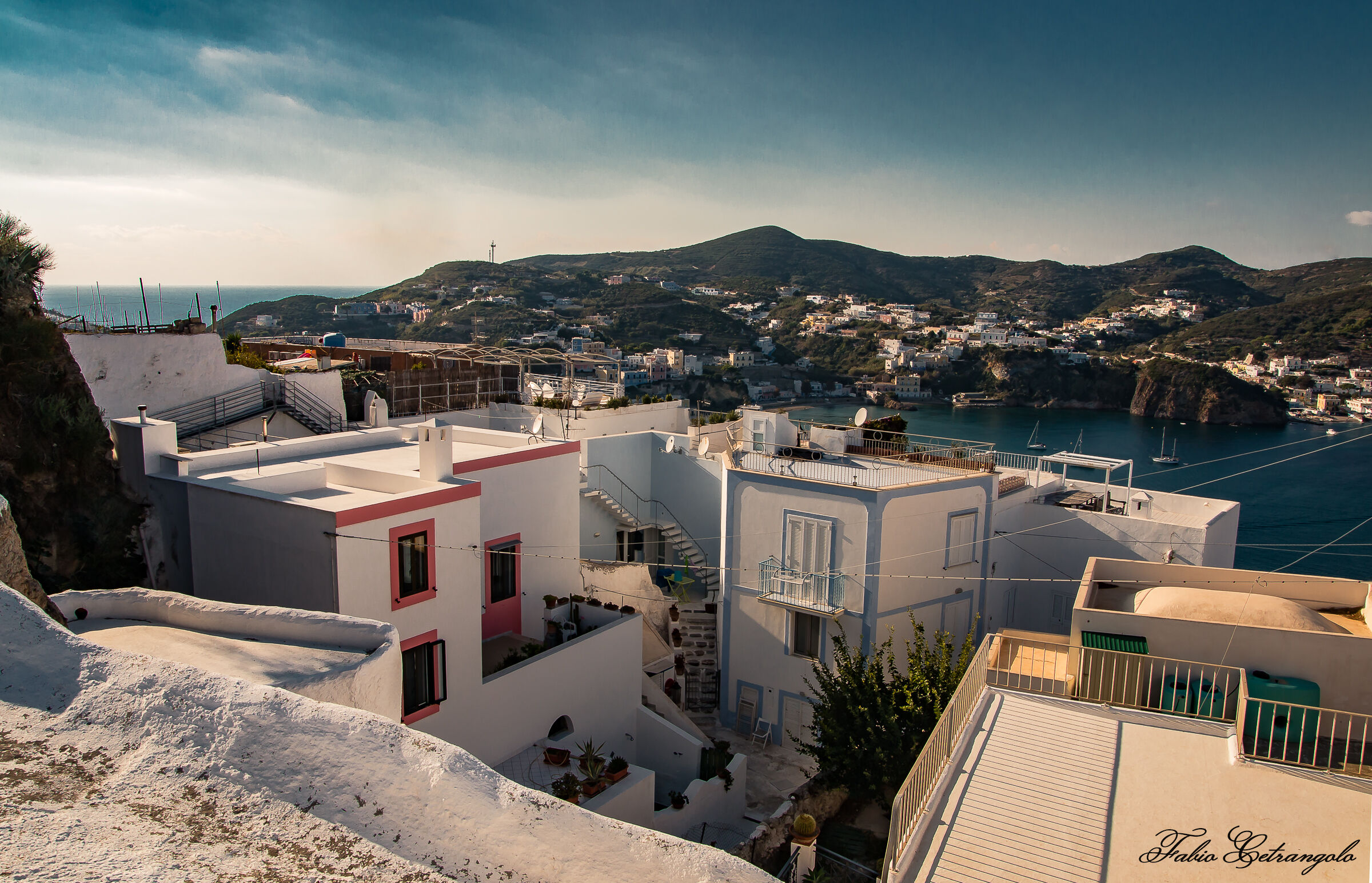 Walking between the roofs of Ponza.