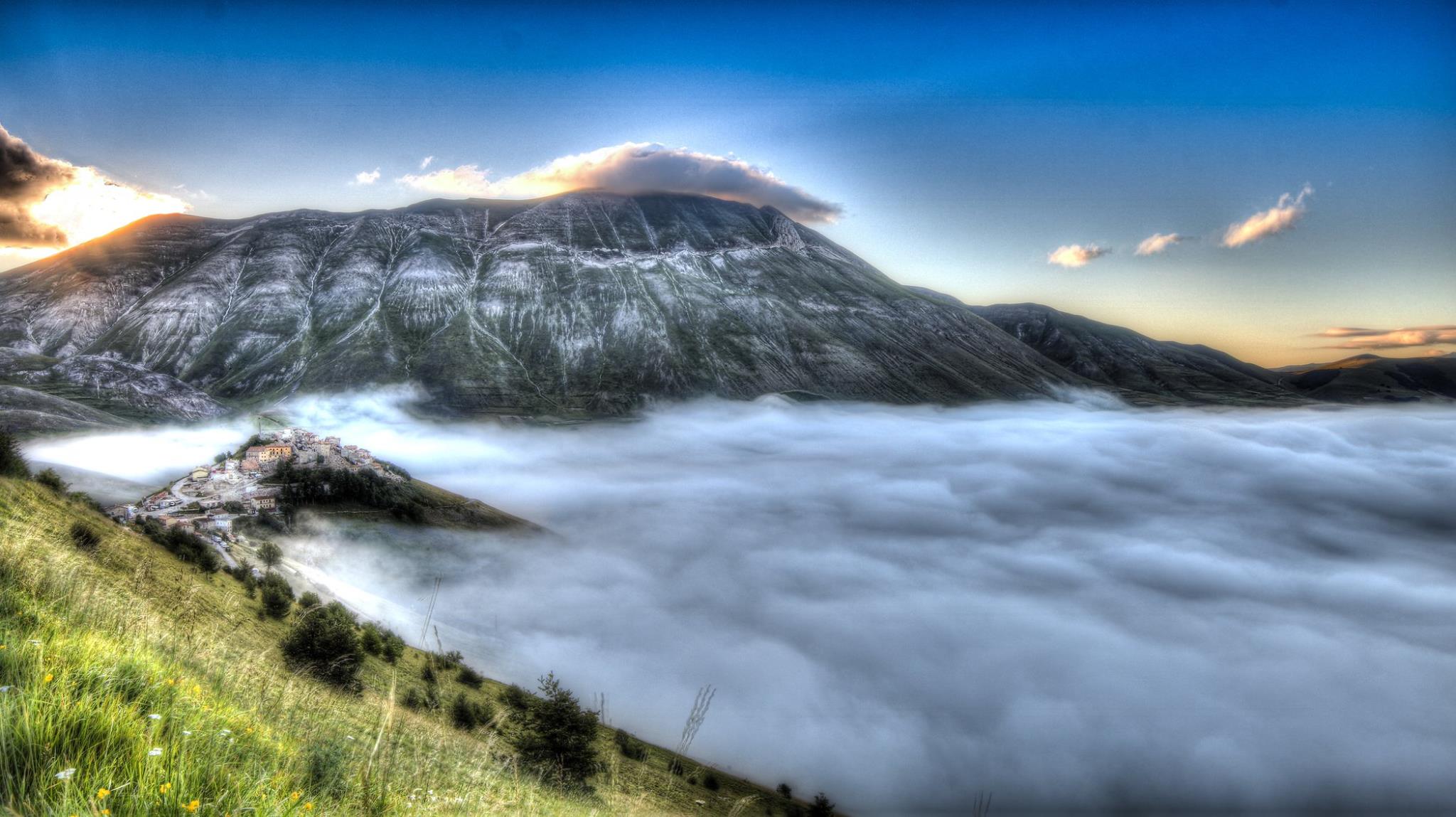 The sunrise at Castelluccio di Norcia