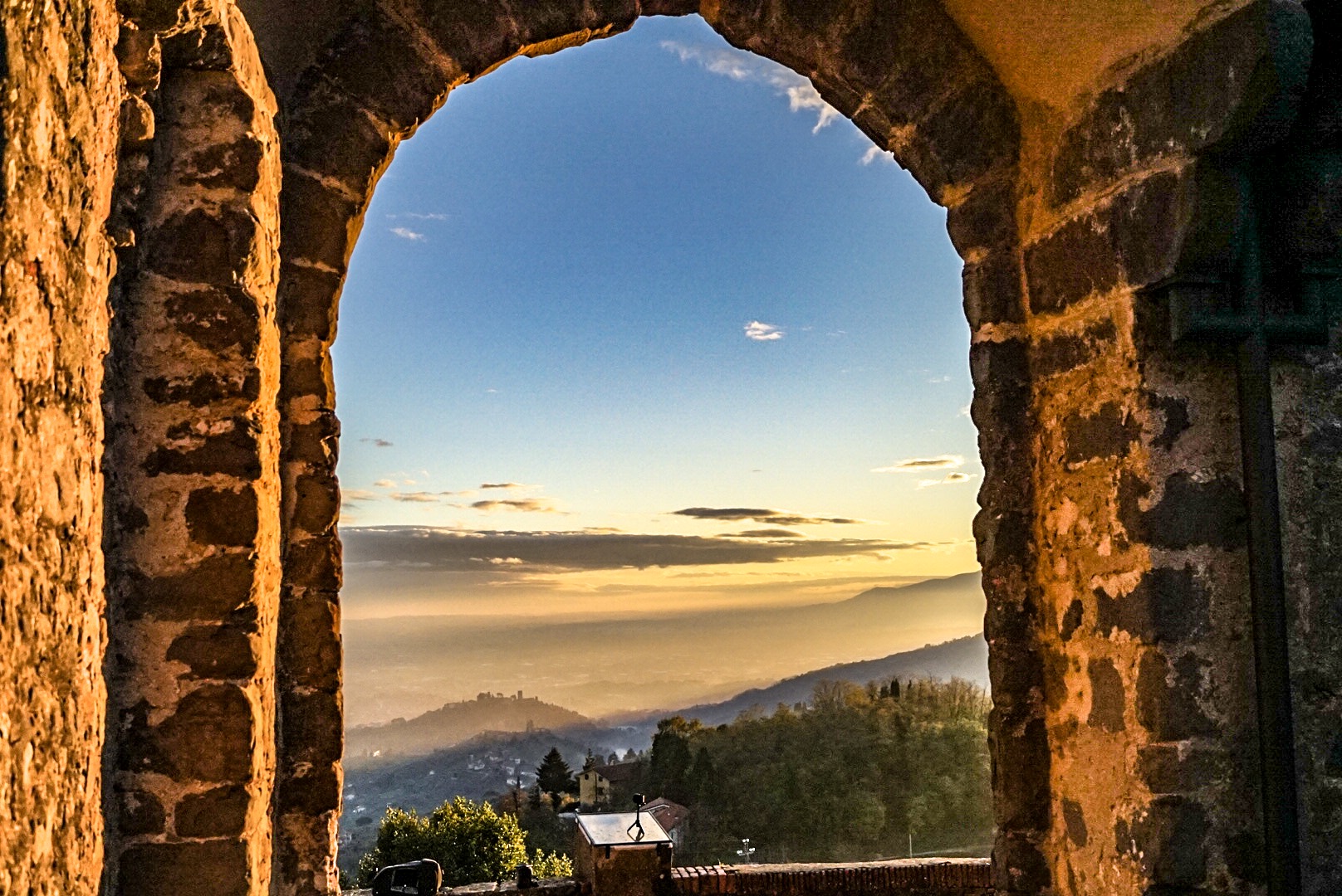 The gates of Mass and Cozzile