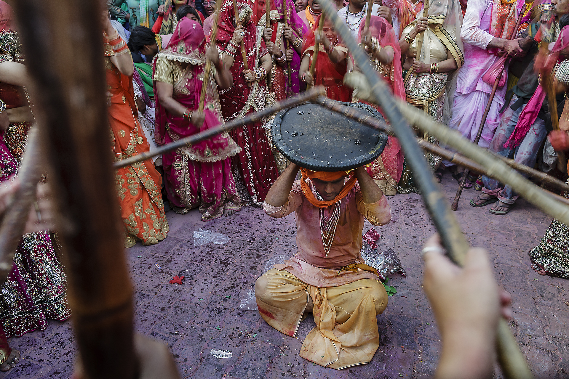 celebrazione del lathemar holi a Barsana - India