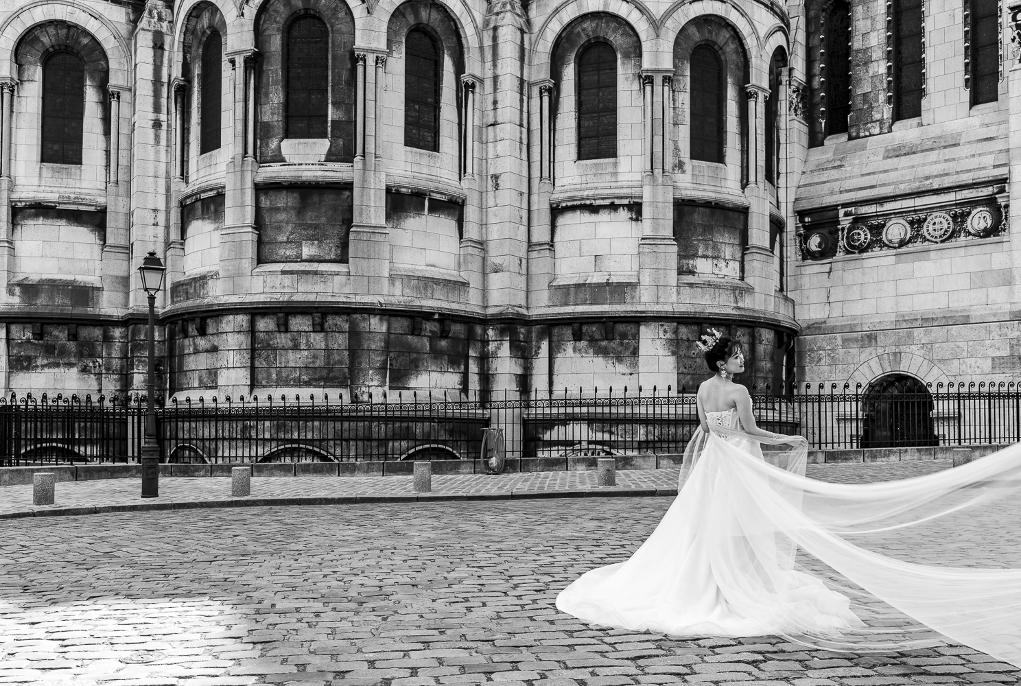 The bride at the foot of Mont Matre