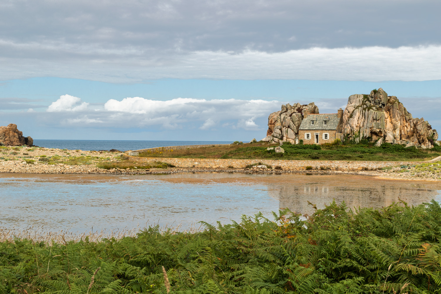 The House between the rocks