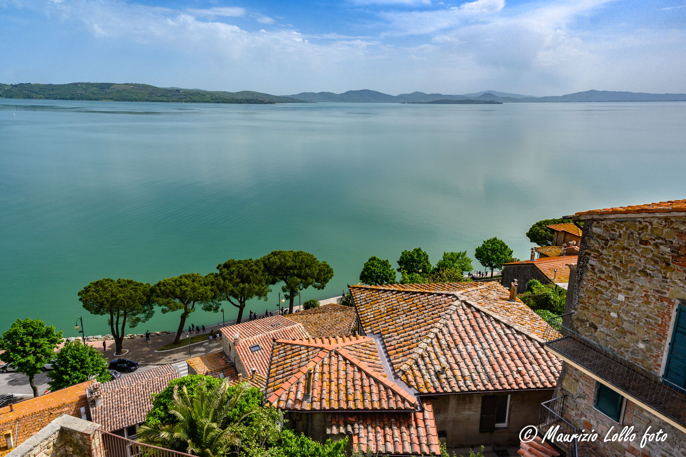 Strani riflessi e colori sul Trasimeno
