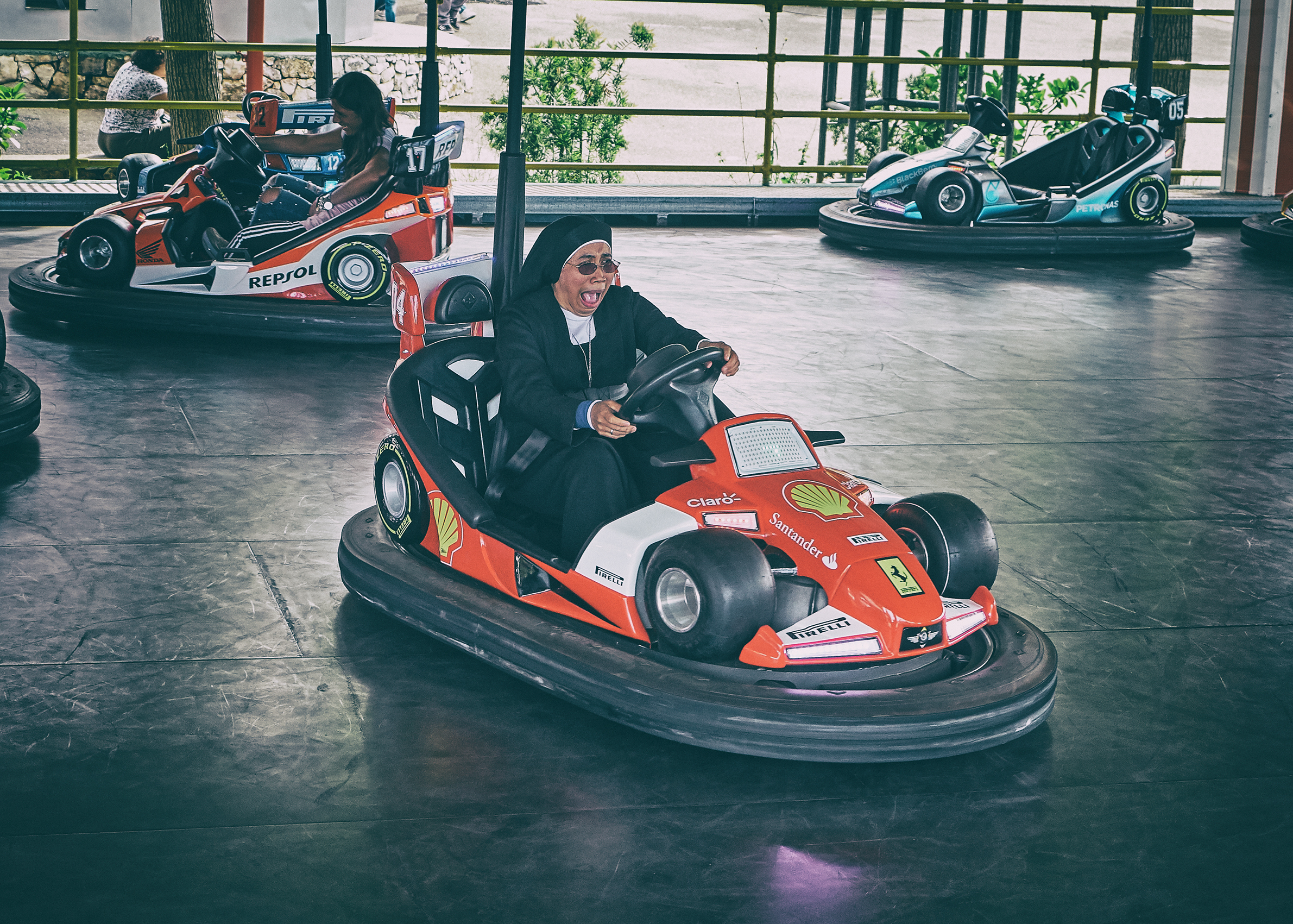 suor-passo     (Divertimento o clausura?)