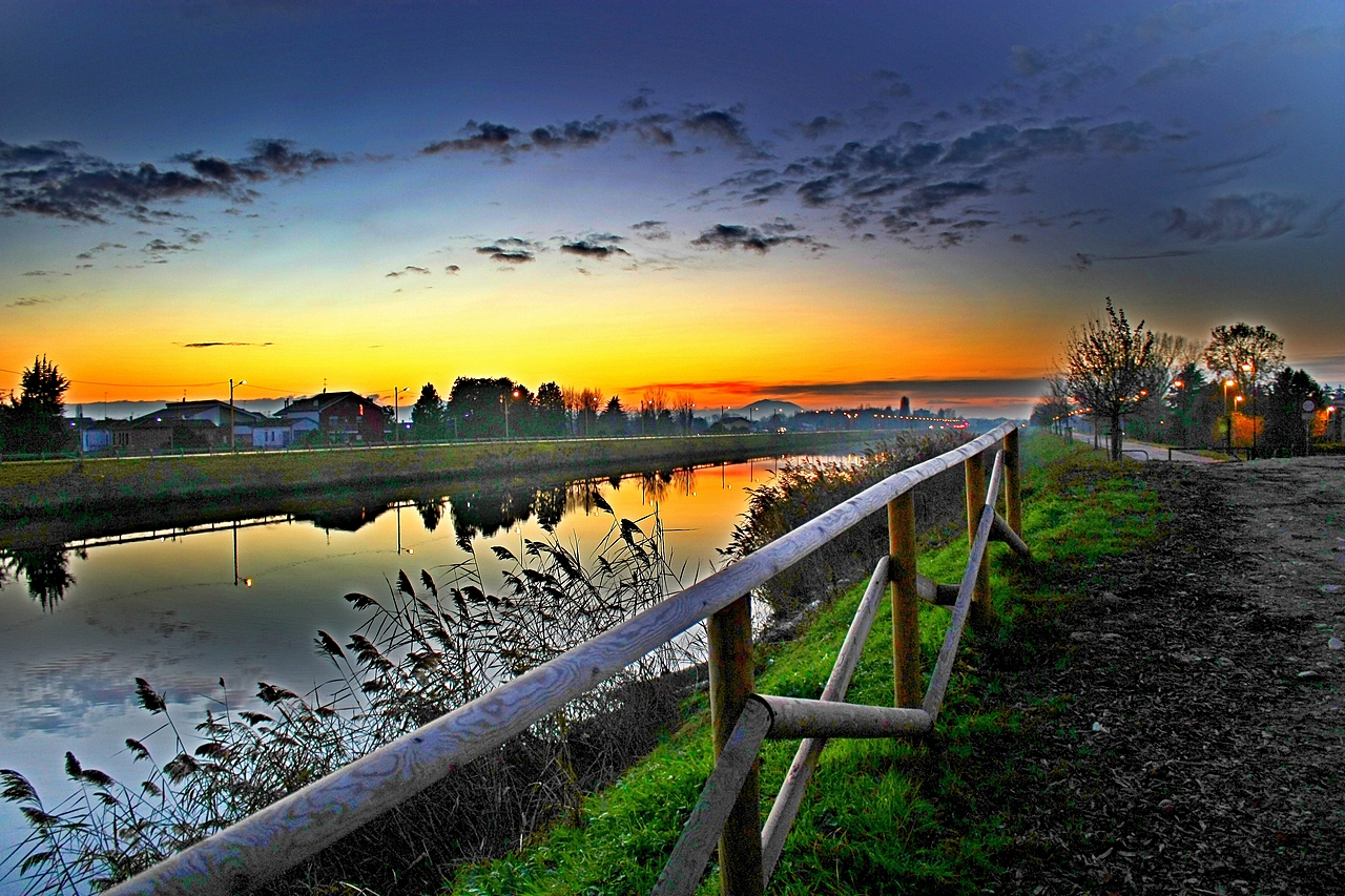 Aspettando in riva al fiume