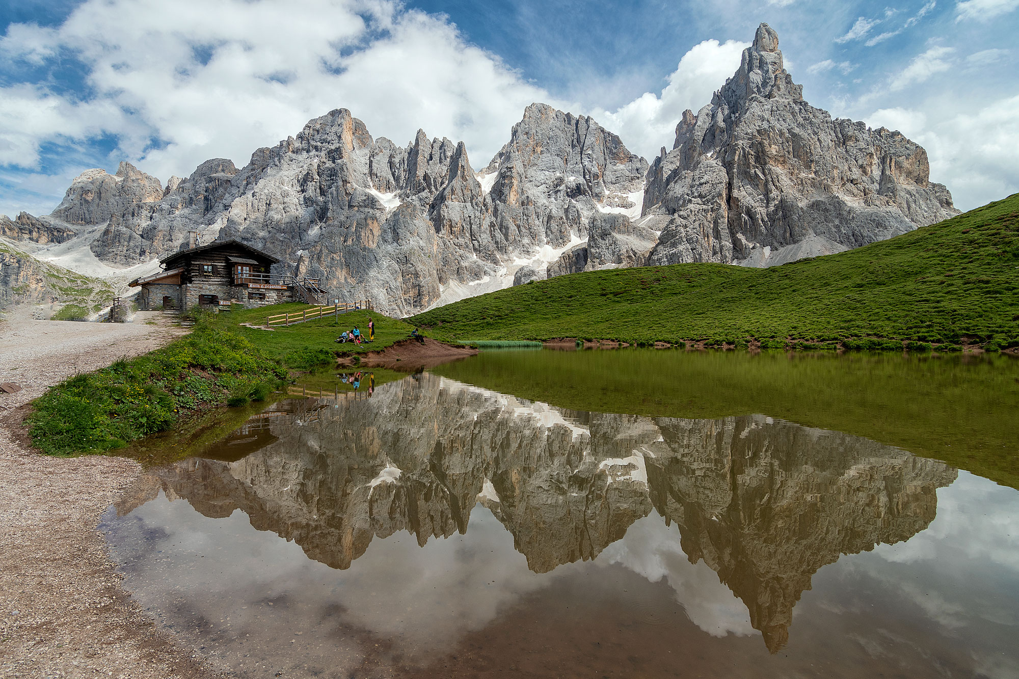 Baita Segantini. Pale di San Martino