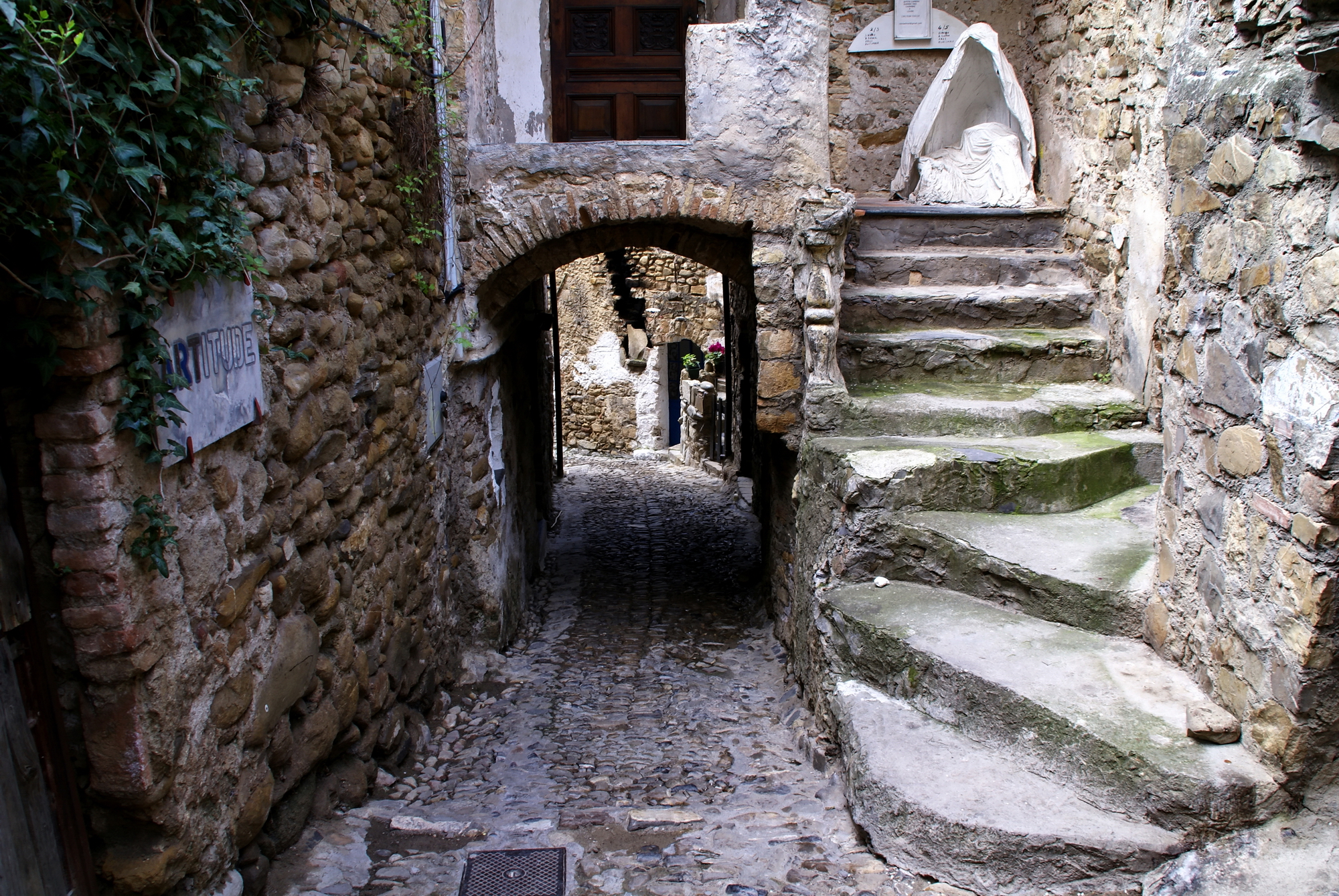 The void in the alley