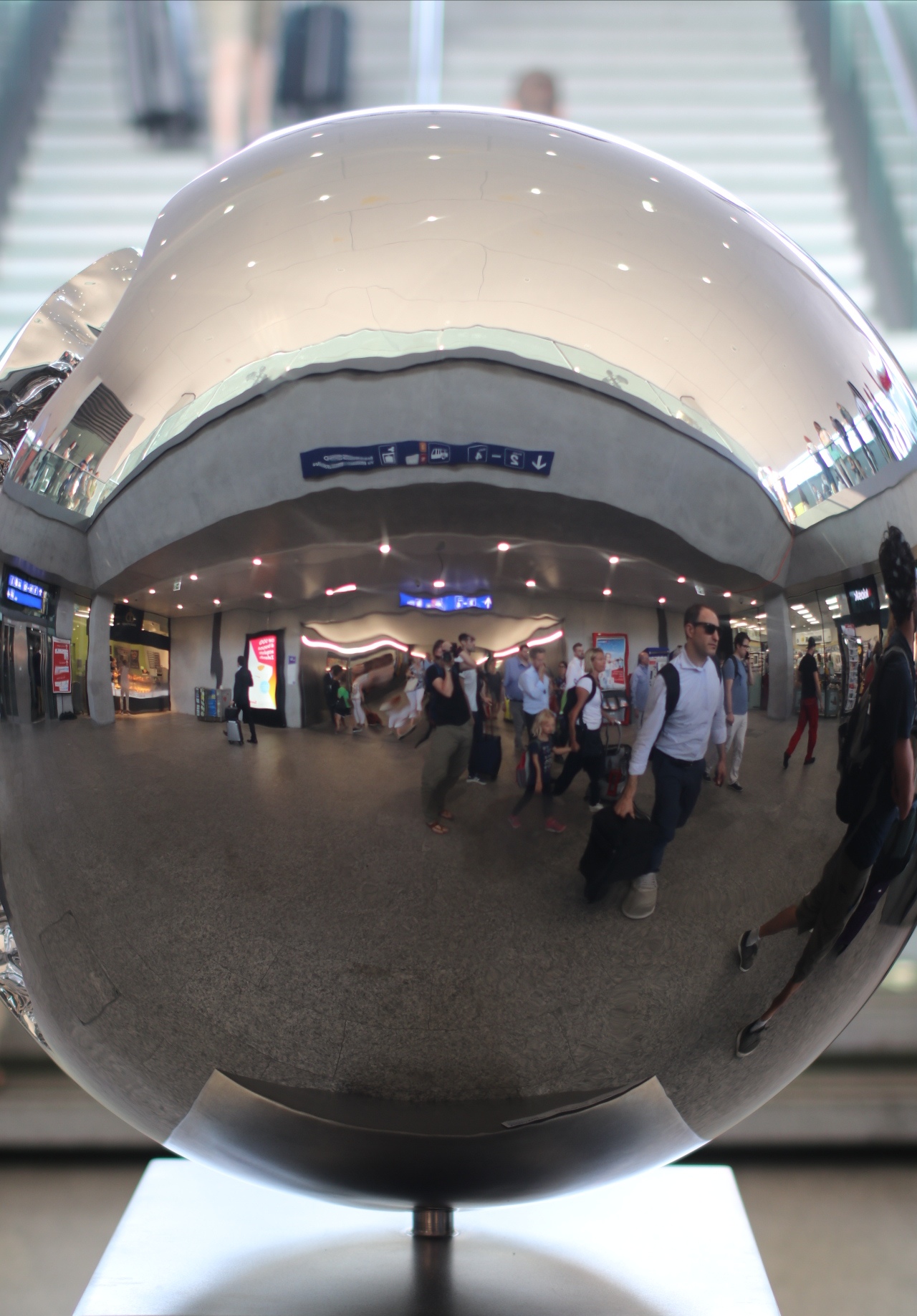 Riflesso stazione Lugano