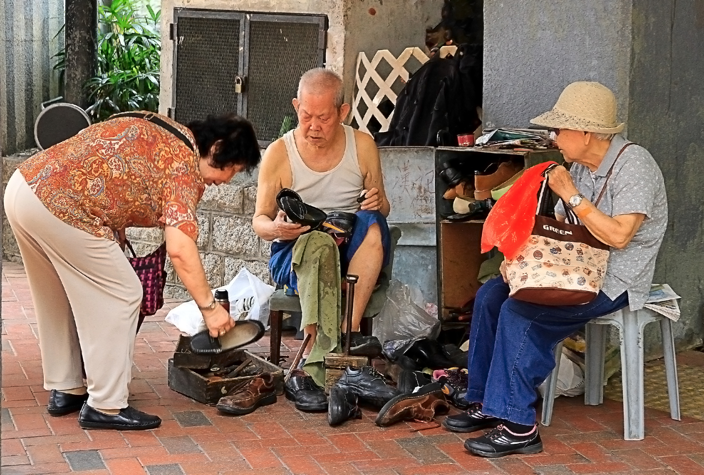 sotto i palazzoni di Kong Kong, ma sarà in pensione?