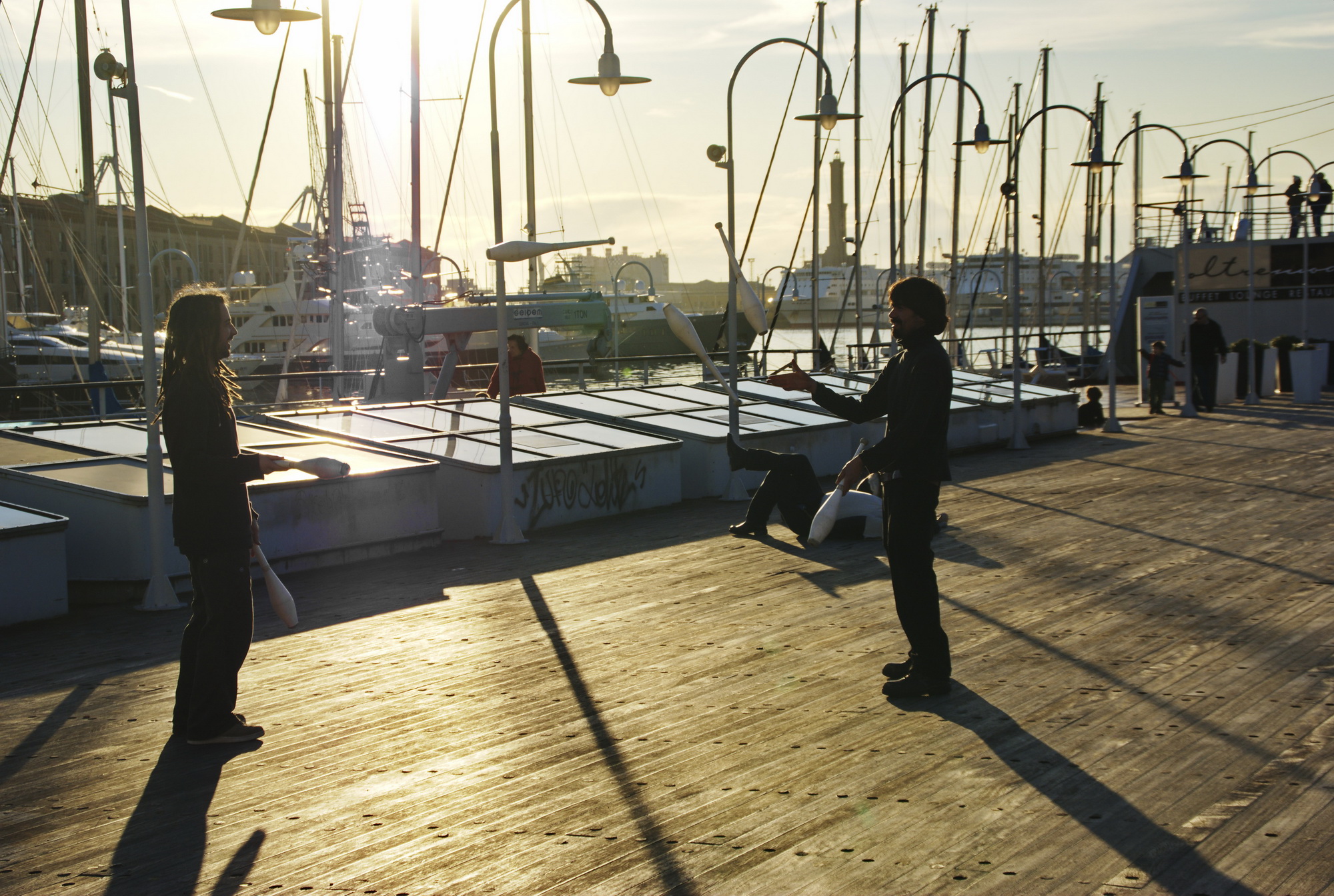 Juggling at the Old Port