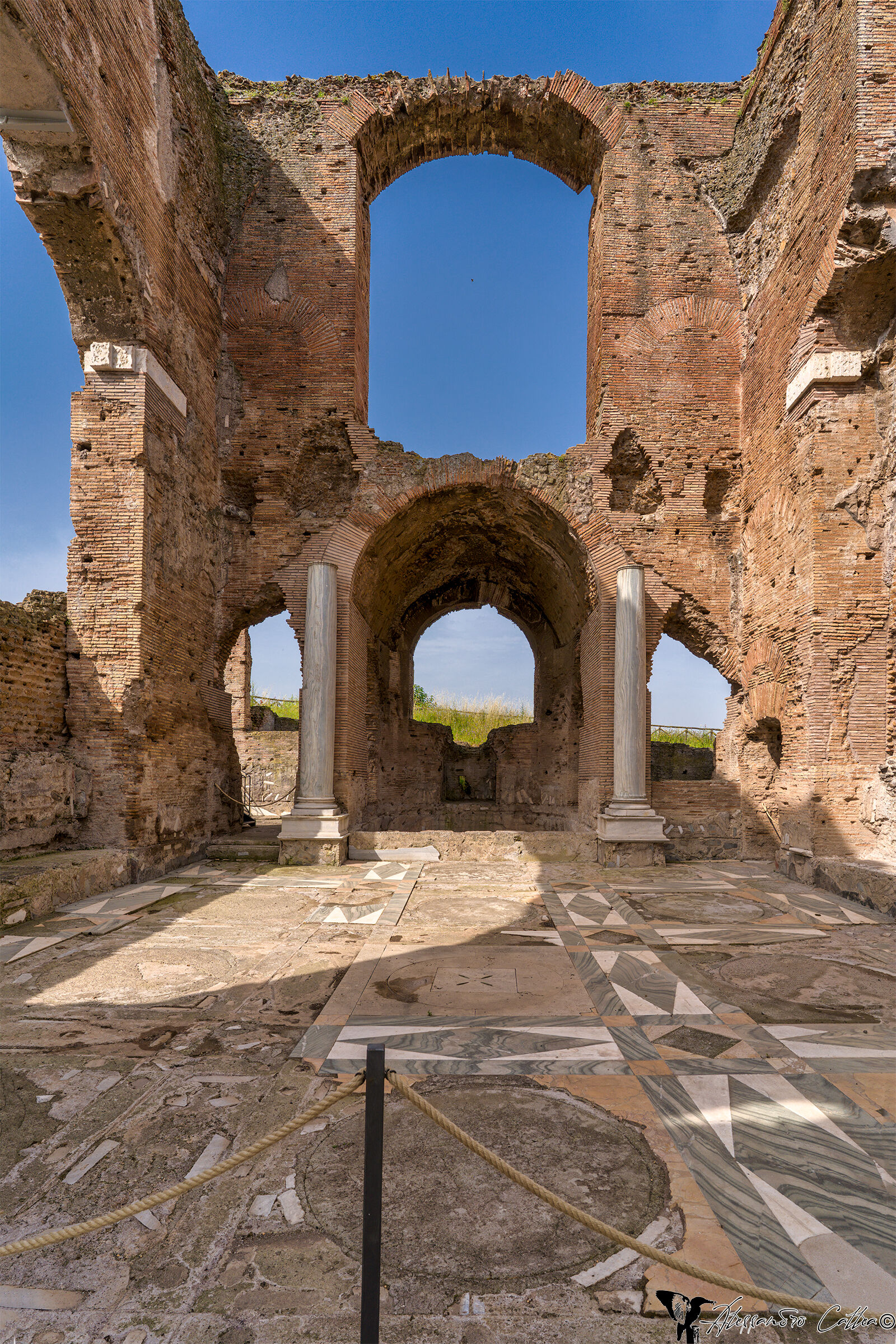 Villa dei Quintili (veduta interna)