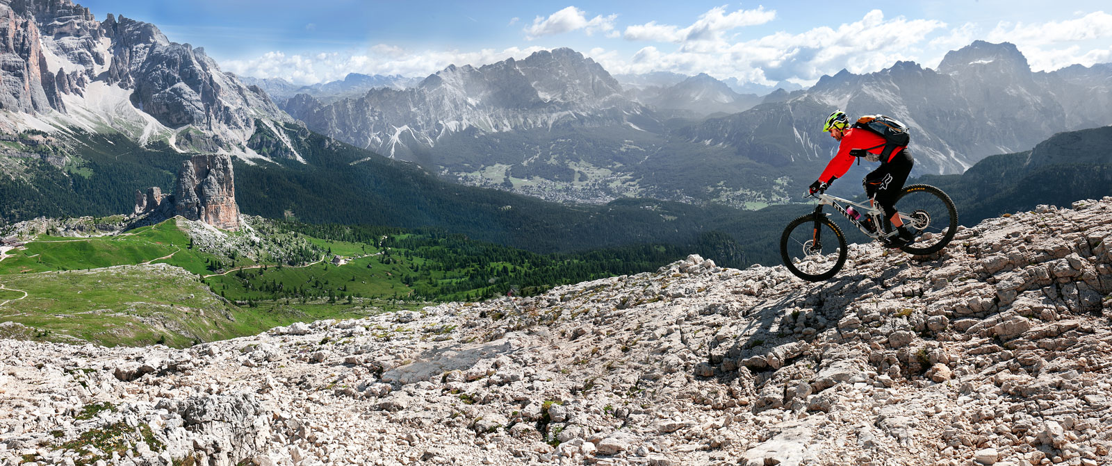 Biker in discesa dal Nuvolau