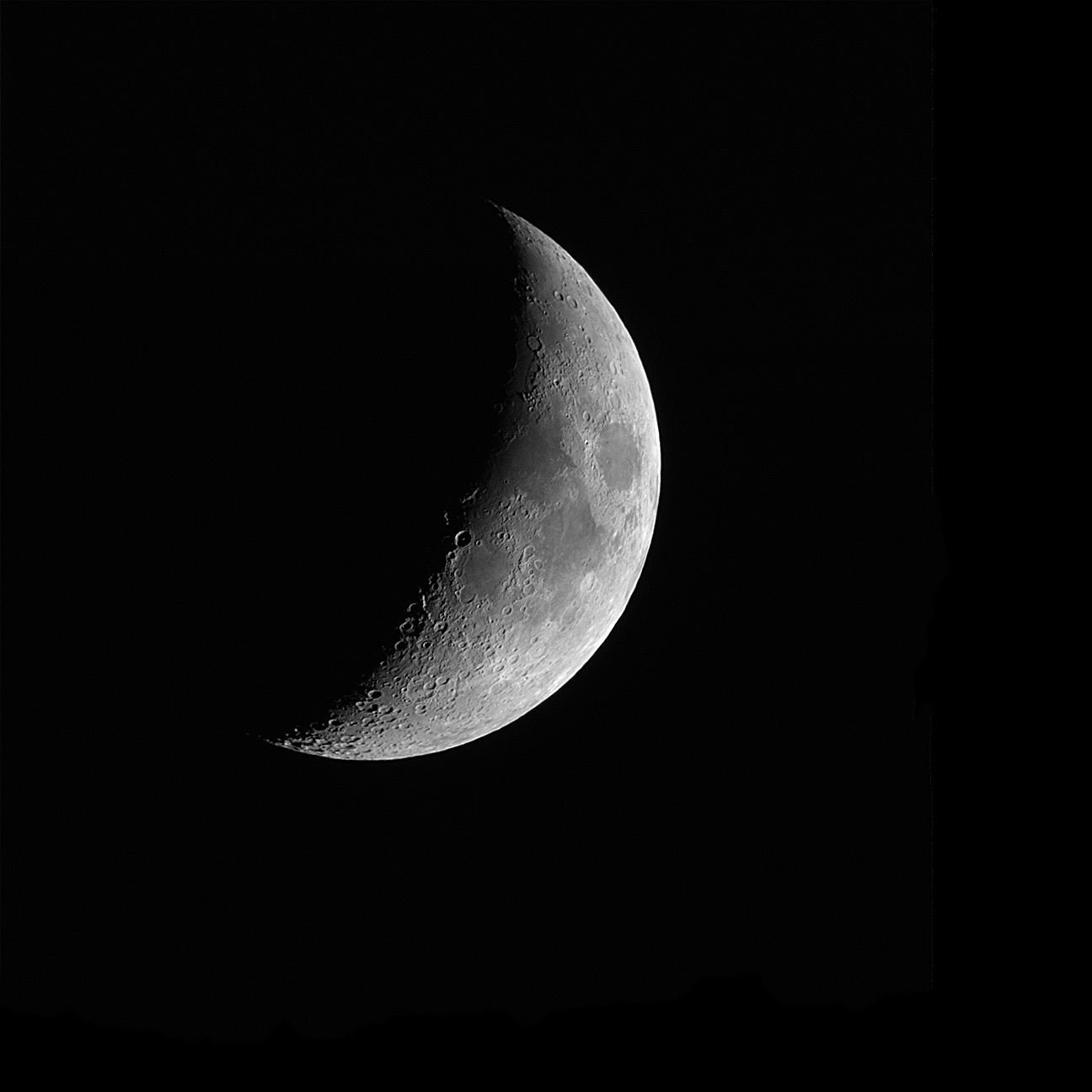 Crescent moon. 32%