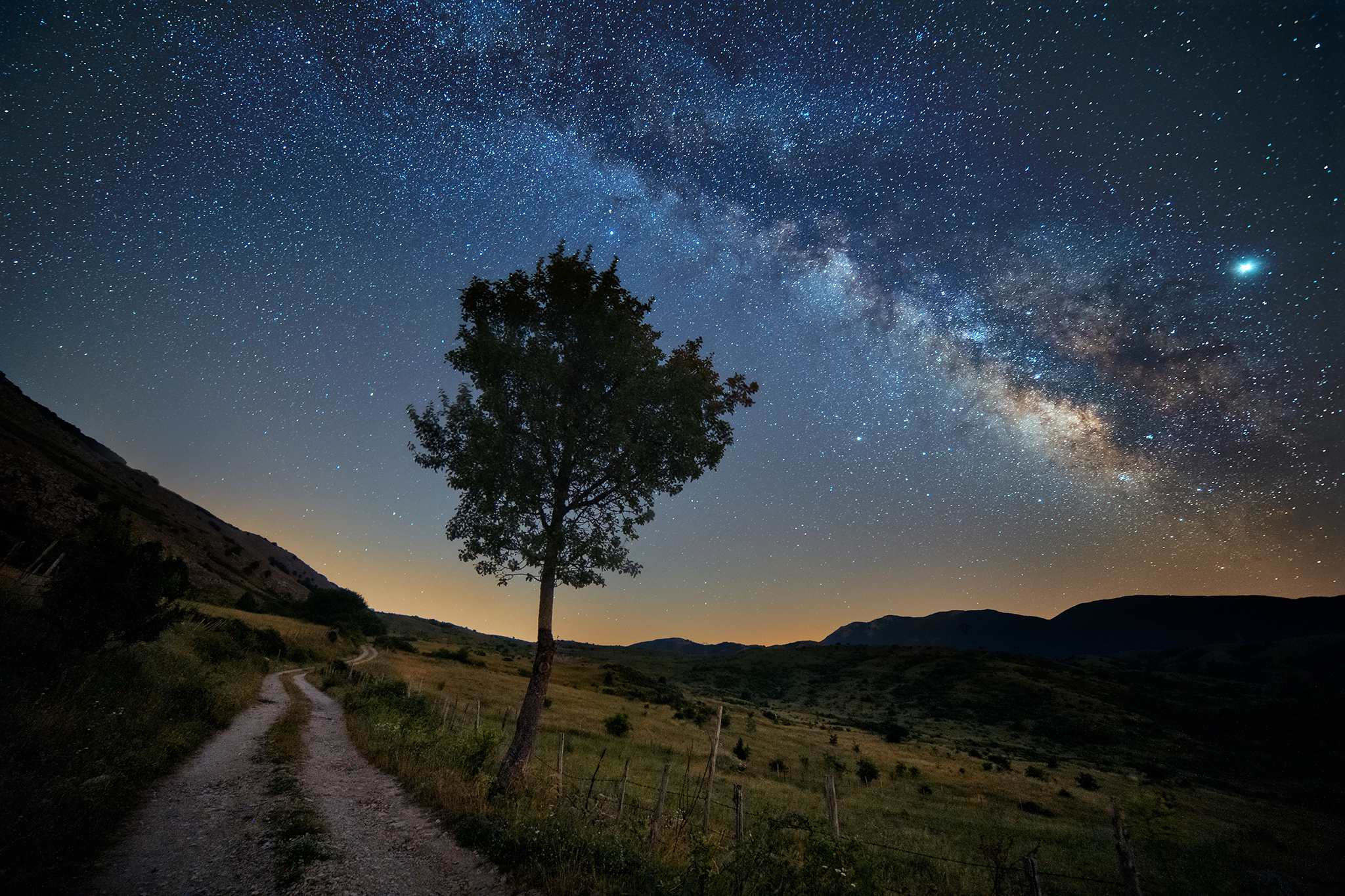 Sentiero alla luce delle stelle