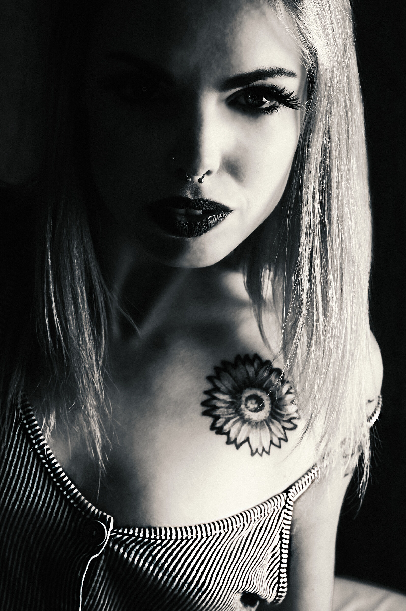 Sofia and the flower BW