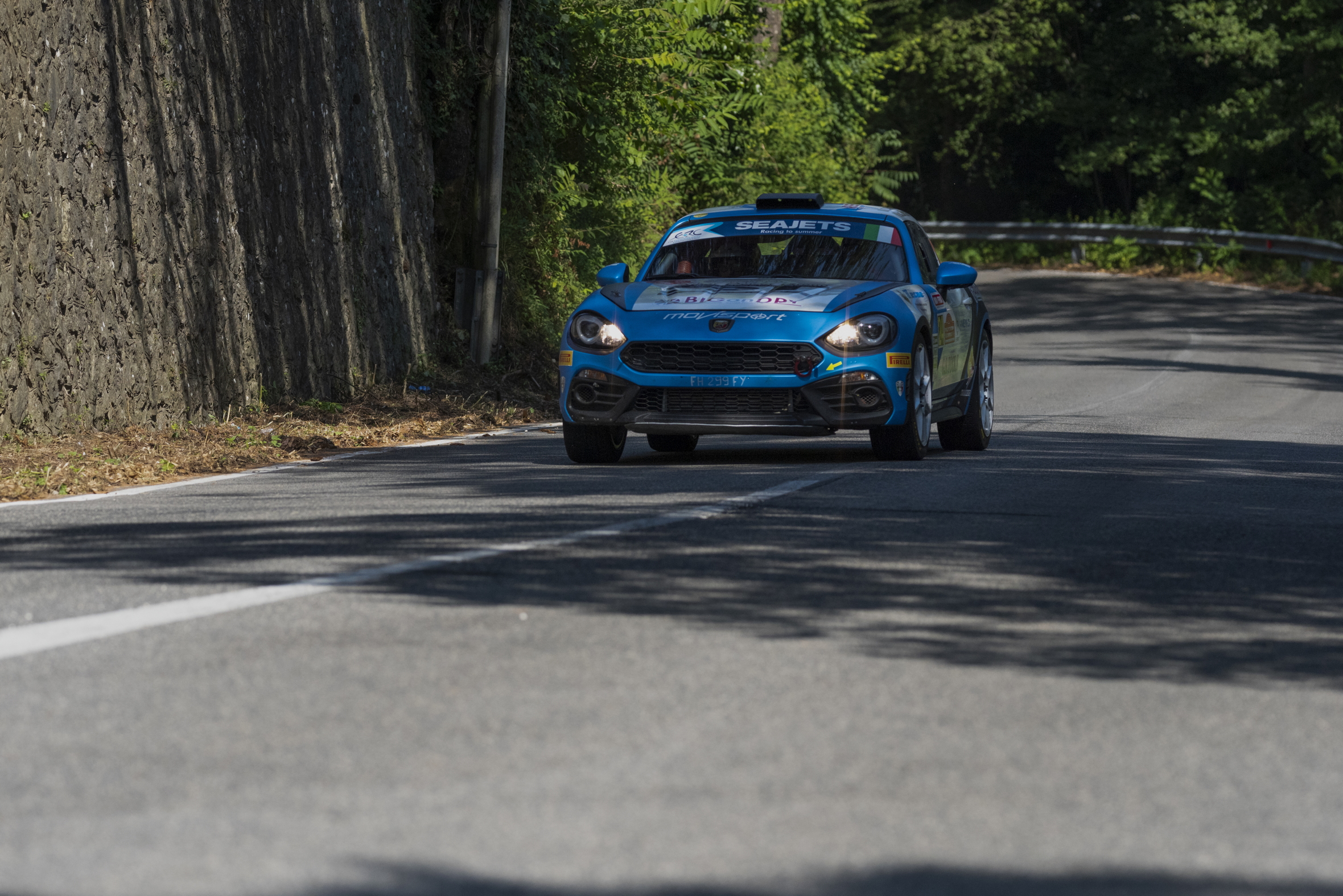Fiat 124 Abart accelerates on the straight