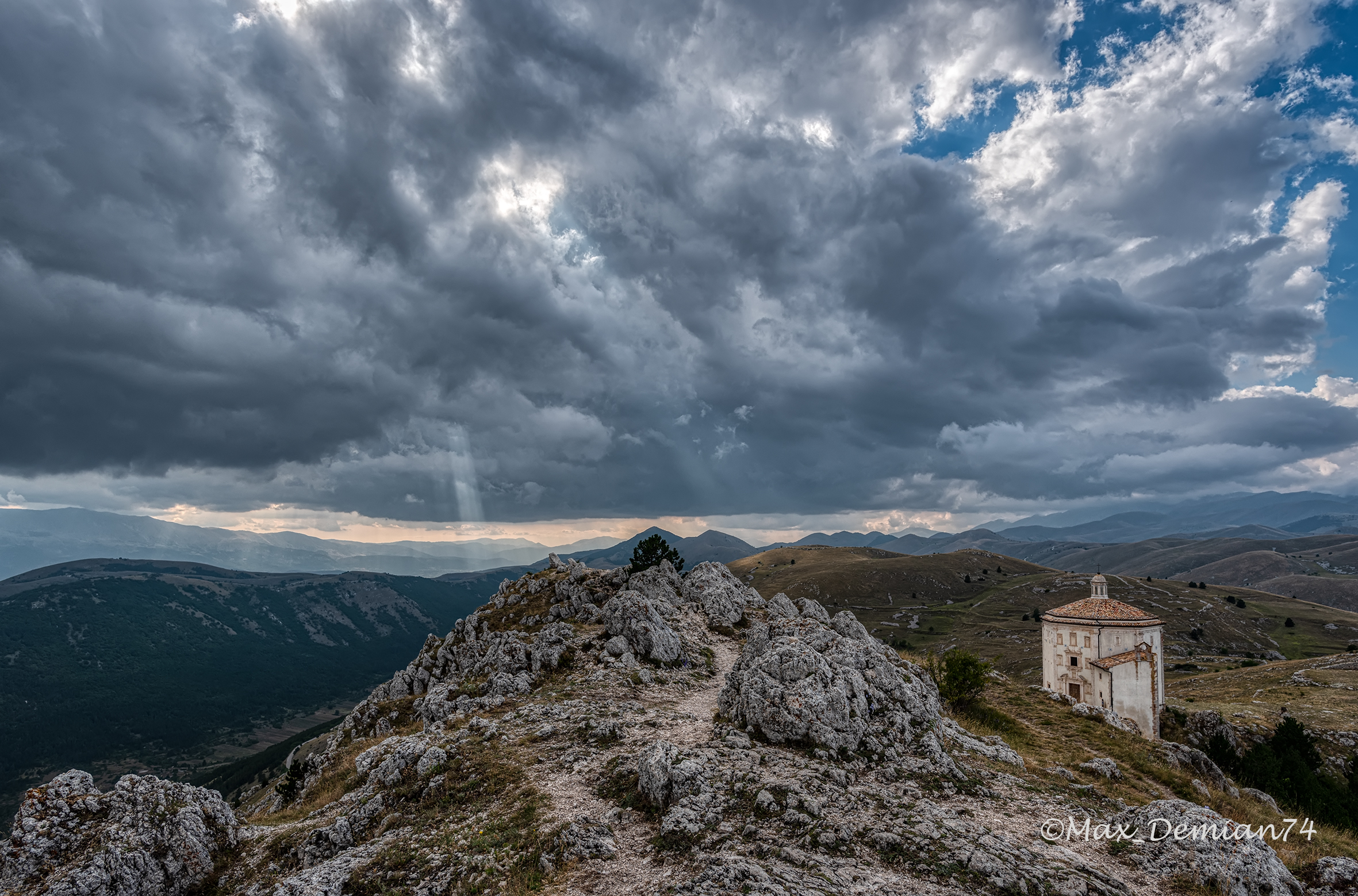 Il silenzio è la gentilezza dell'universo