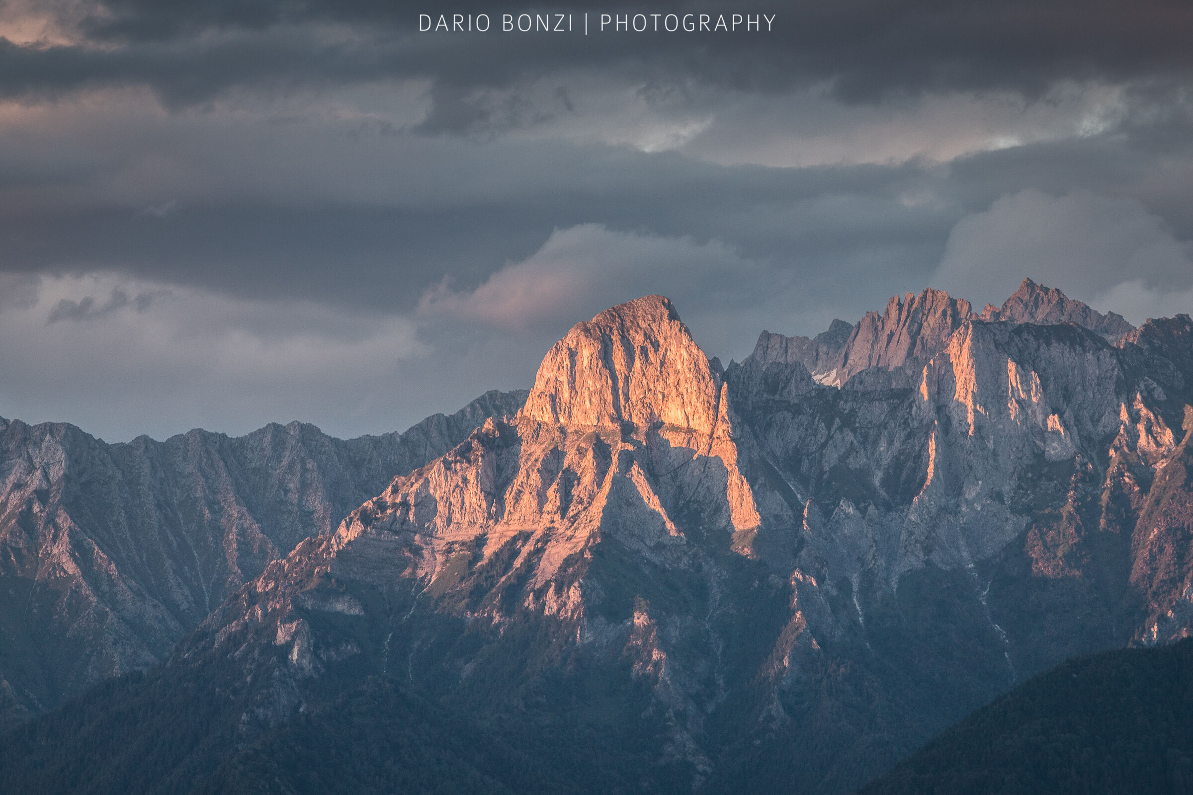 Il Pizzo Badile Camuno al tramonto