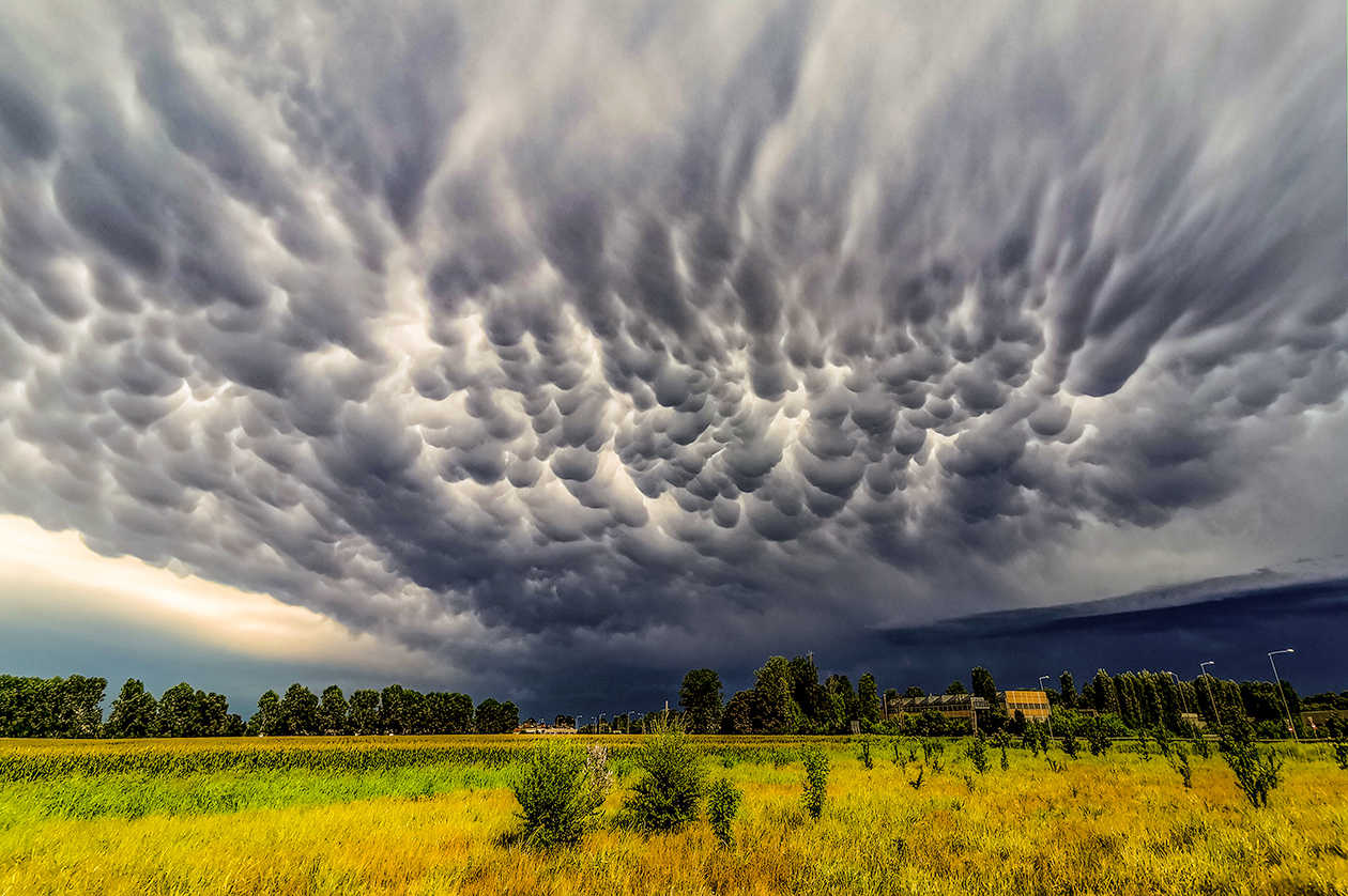 Mammatus clouds in the Padana Plain