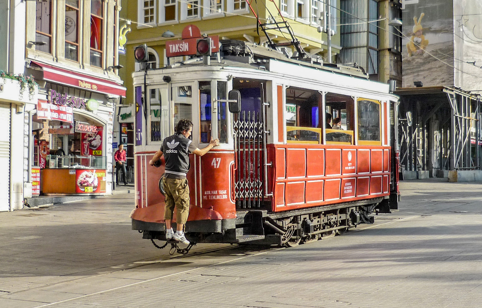 In Istanbul a Turk does.... Portuguese