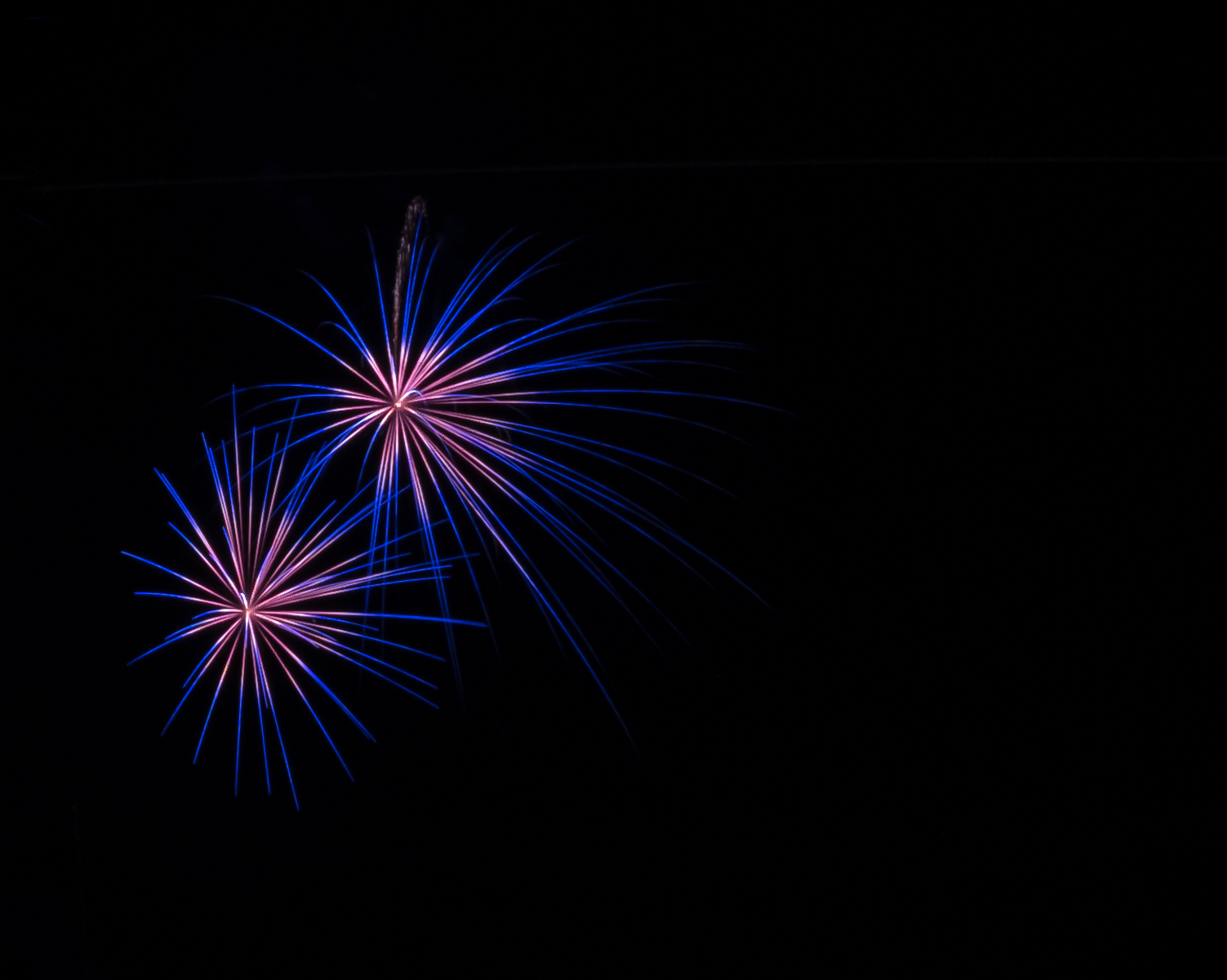 Il cielo fiorisce di graffi dorati