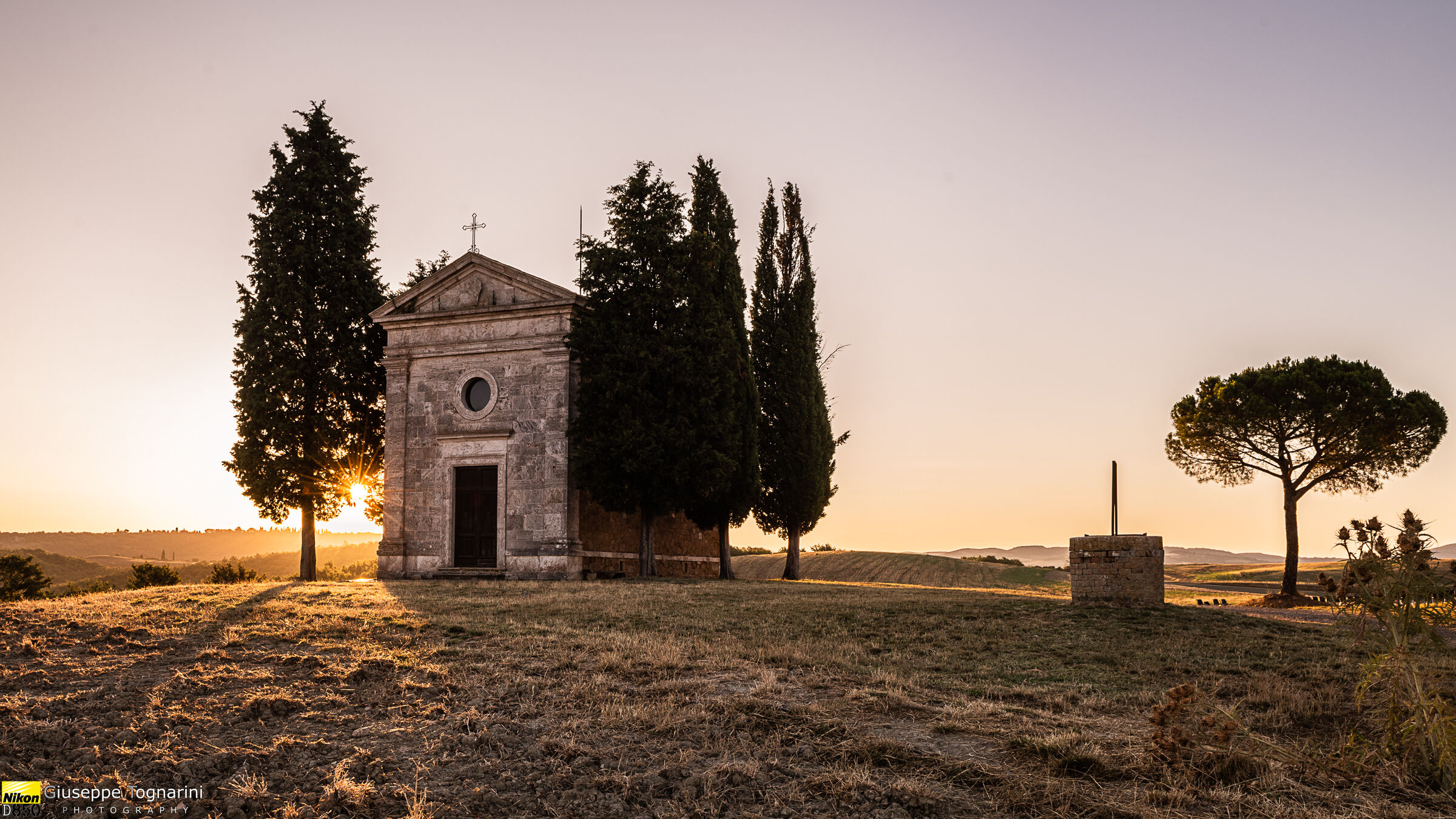 Chiesa della Madonna di Vitaleta all'alba