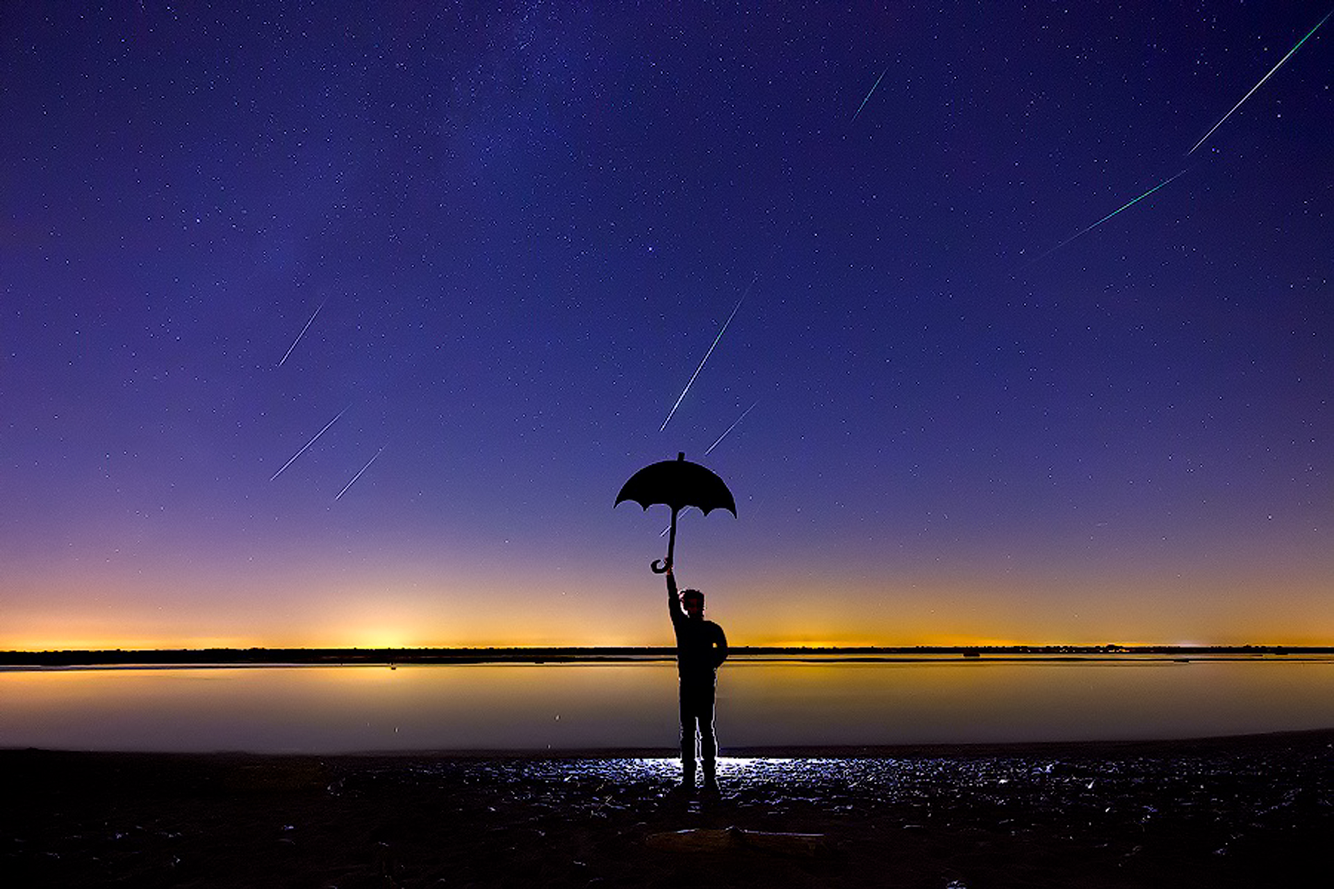 Under a shower of stele
