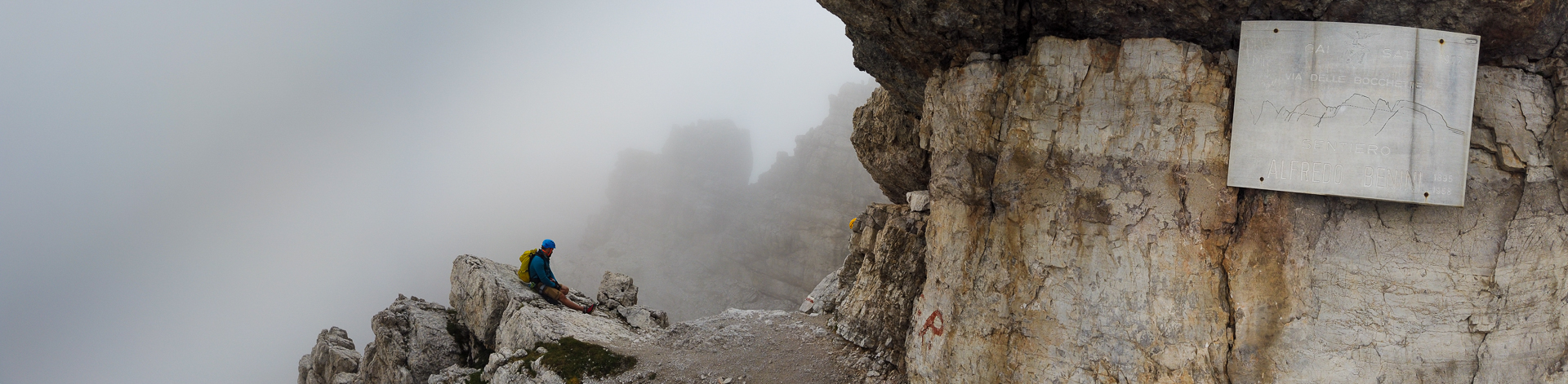 Sosta nella nebbia sul Benini