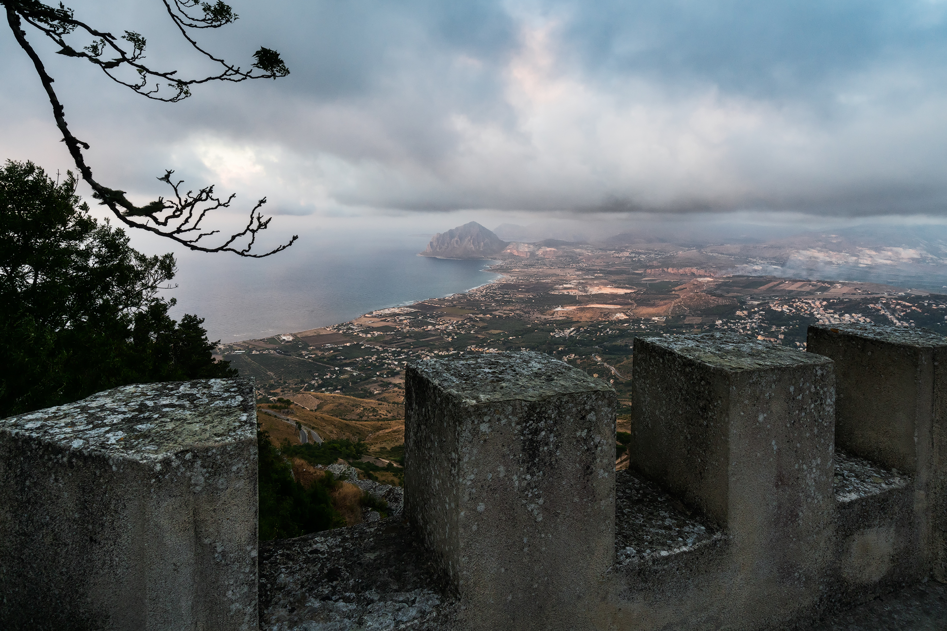 Vista sul golfo dal Castello di Erice