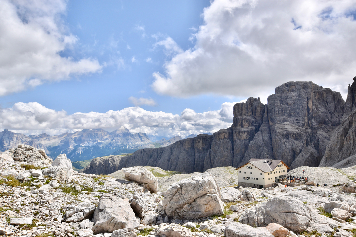 Refuge F Cavazza at Pisciada