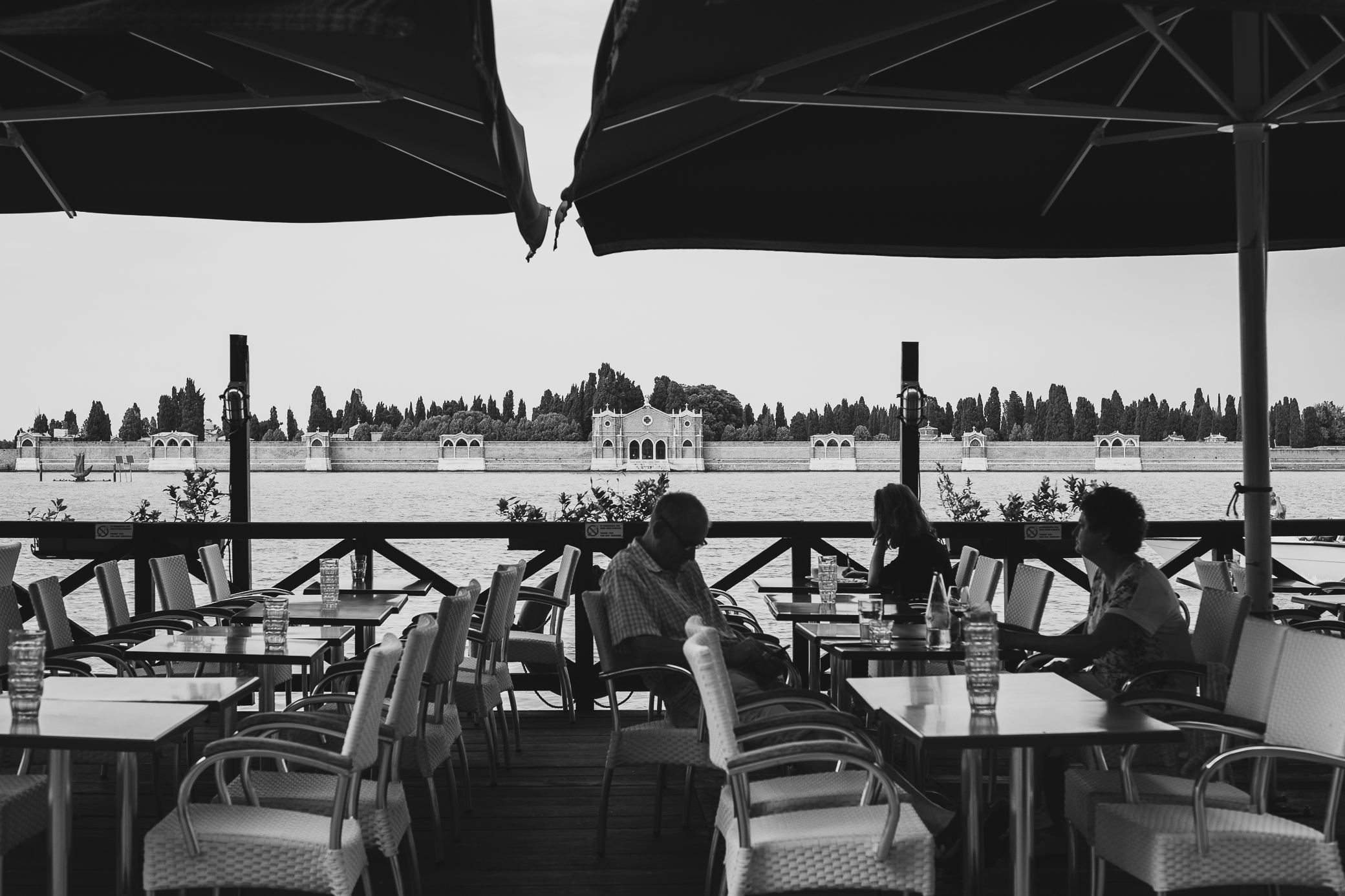 chi è appena arrivato ..chi è " LA "...