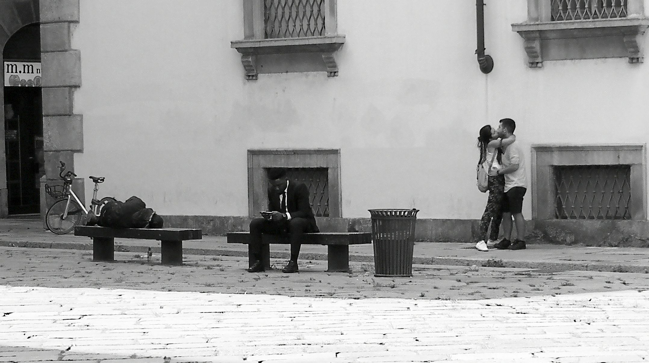 Dormi leggi bacia