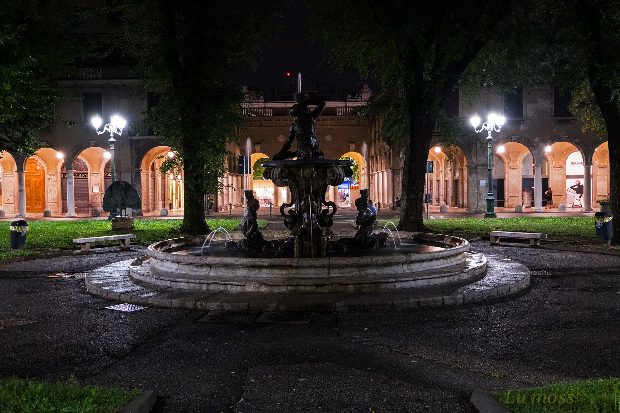 La fontana di Piazza Dante.1