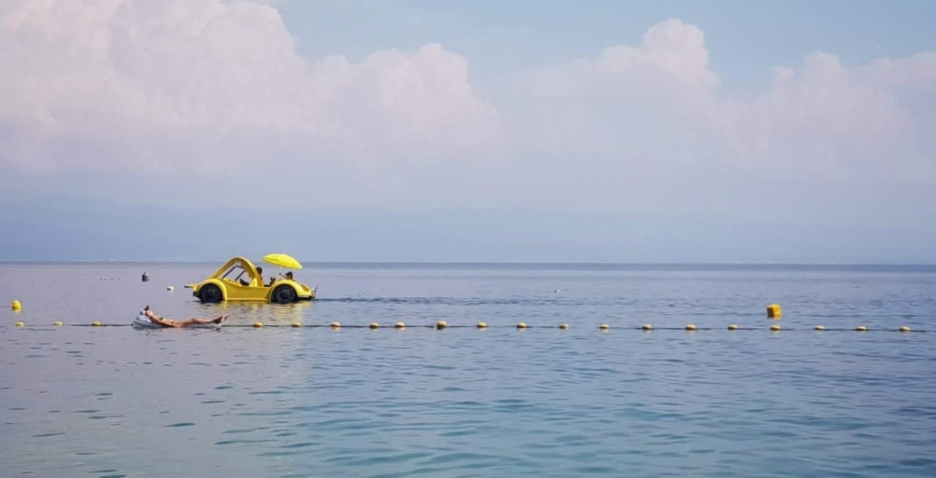 Un Maggiolino sul mare