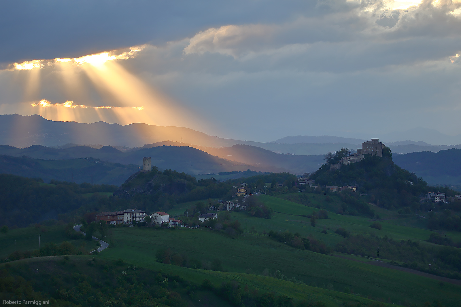 Lama di luce sul castello