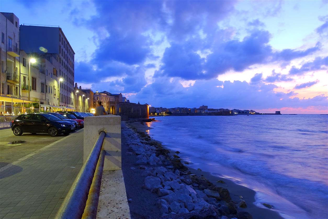Glimpse of the promenade of Trapani, shortly after sunset