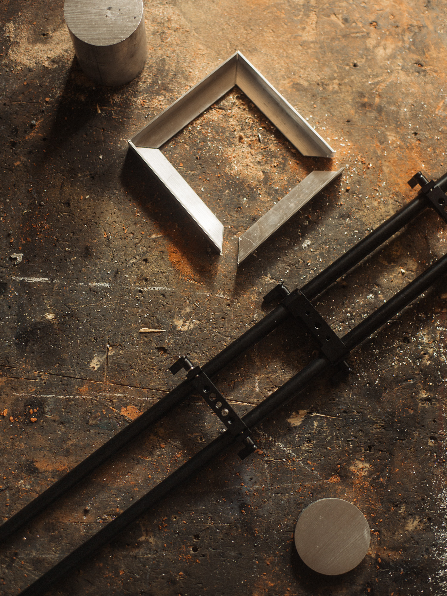 Guides, front standard frame