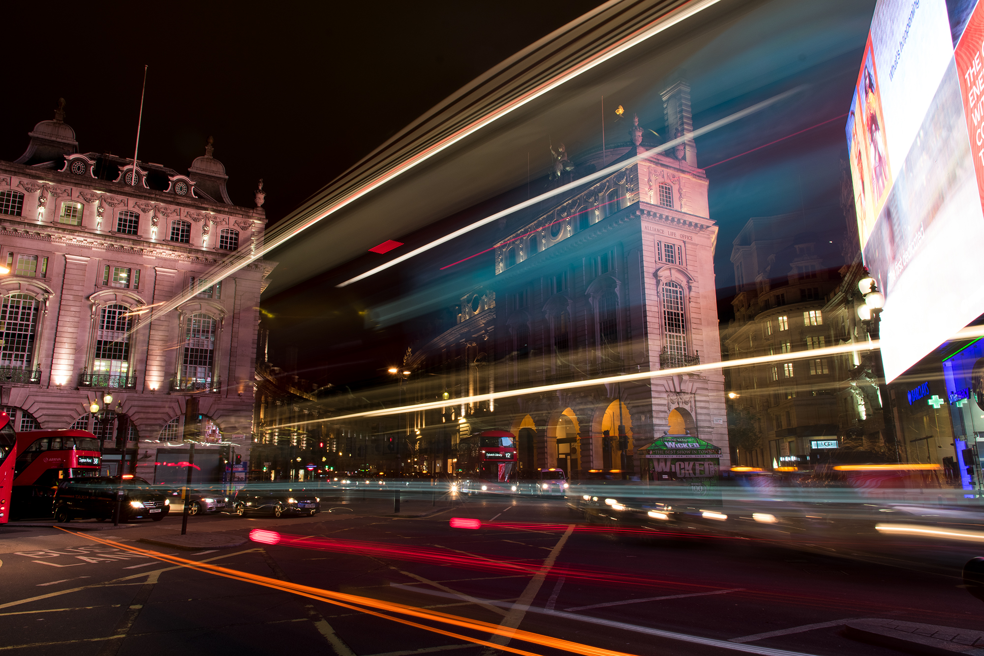 Piccadilly Circus, Inque