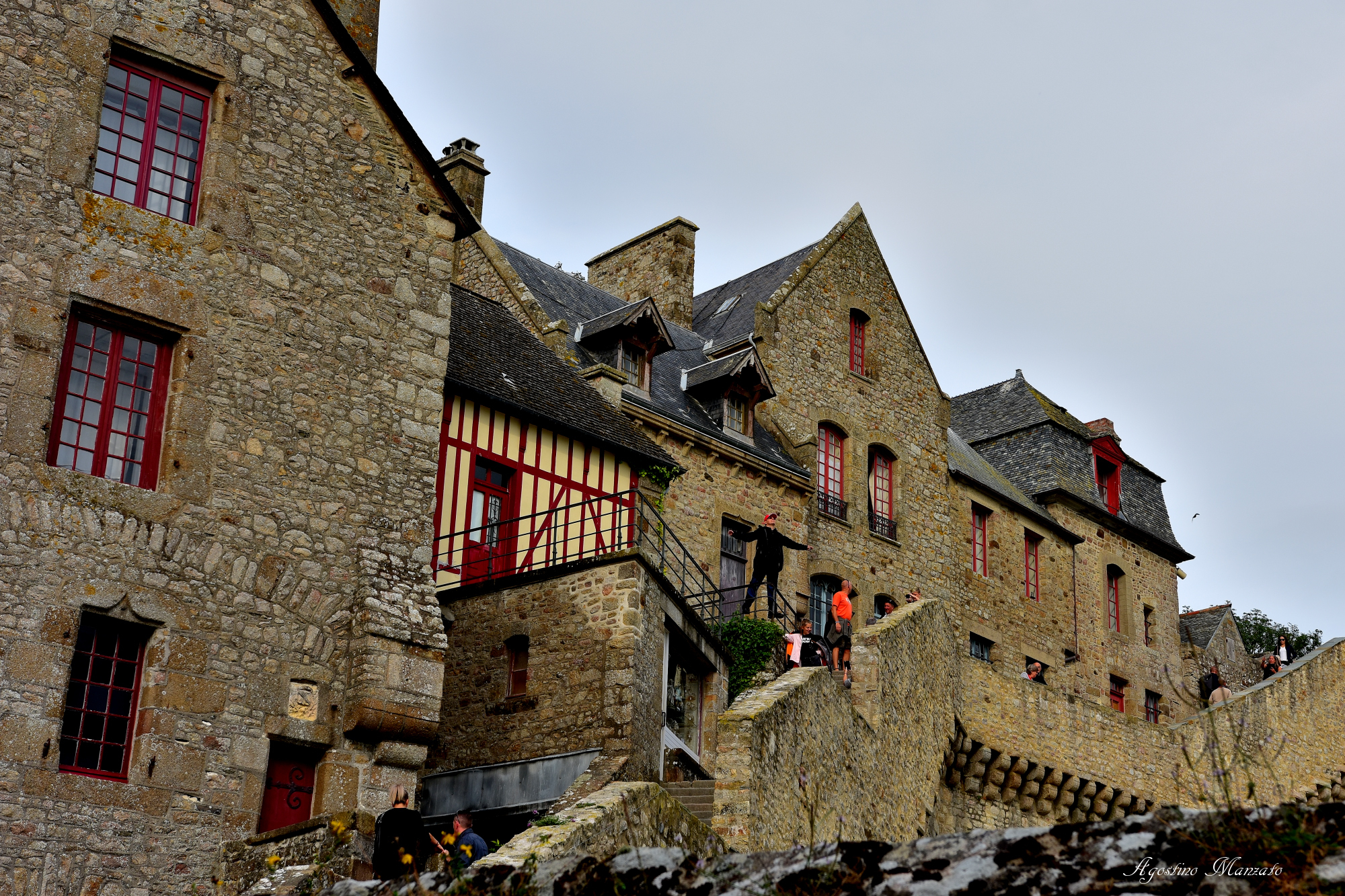Equilibrista a Mont Saint Michel