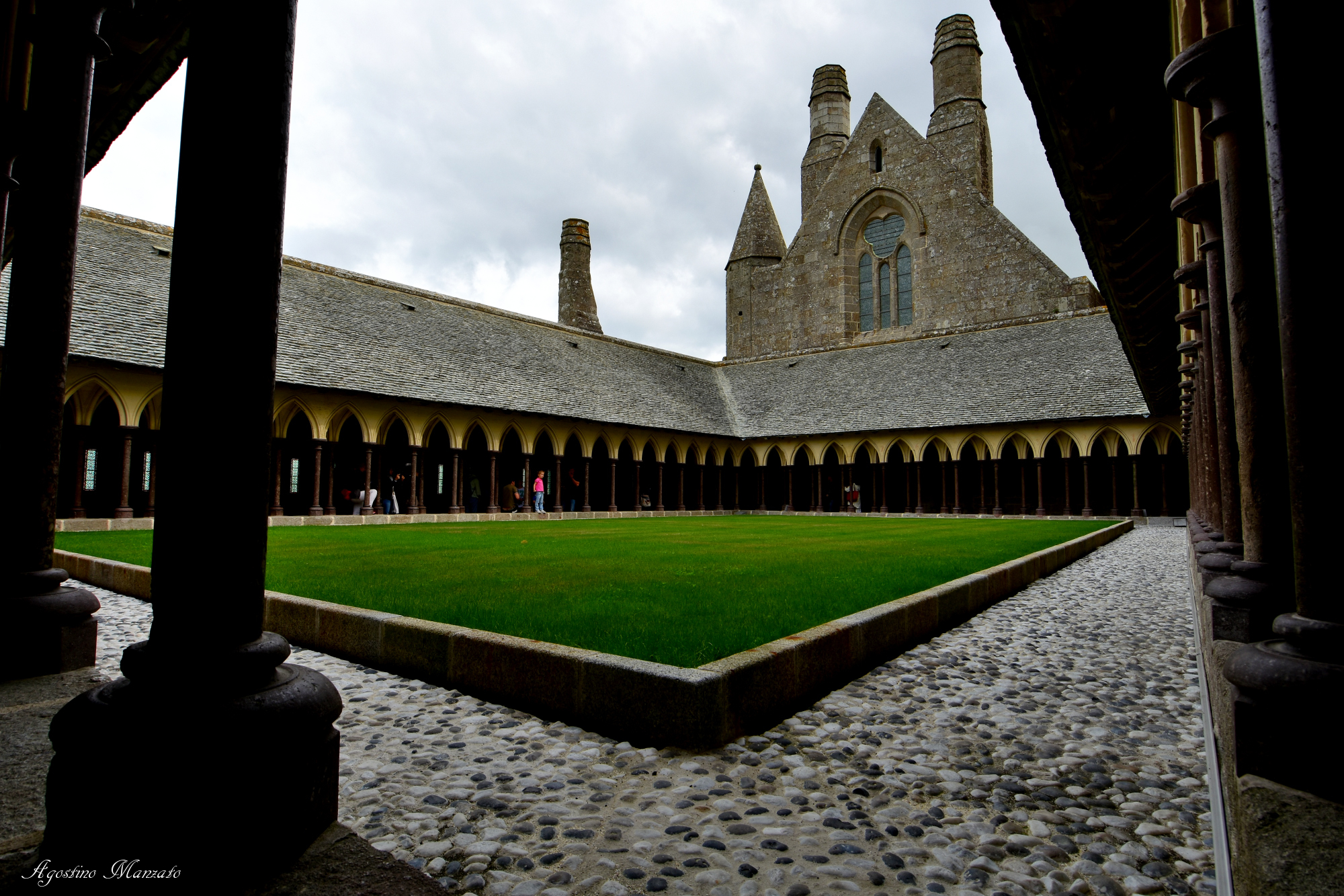 Il chiostro di Mont Saint Michel