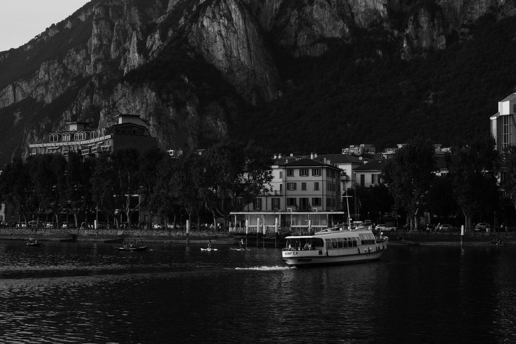 The ship near the mountain