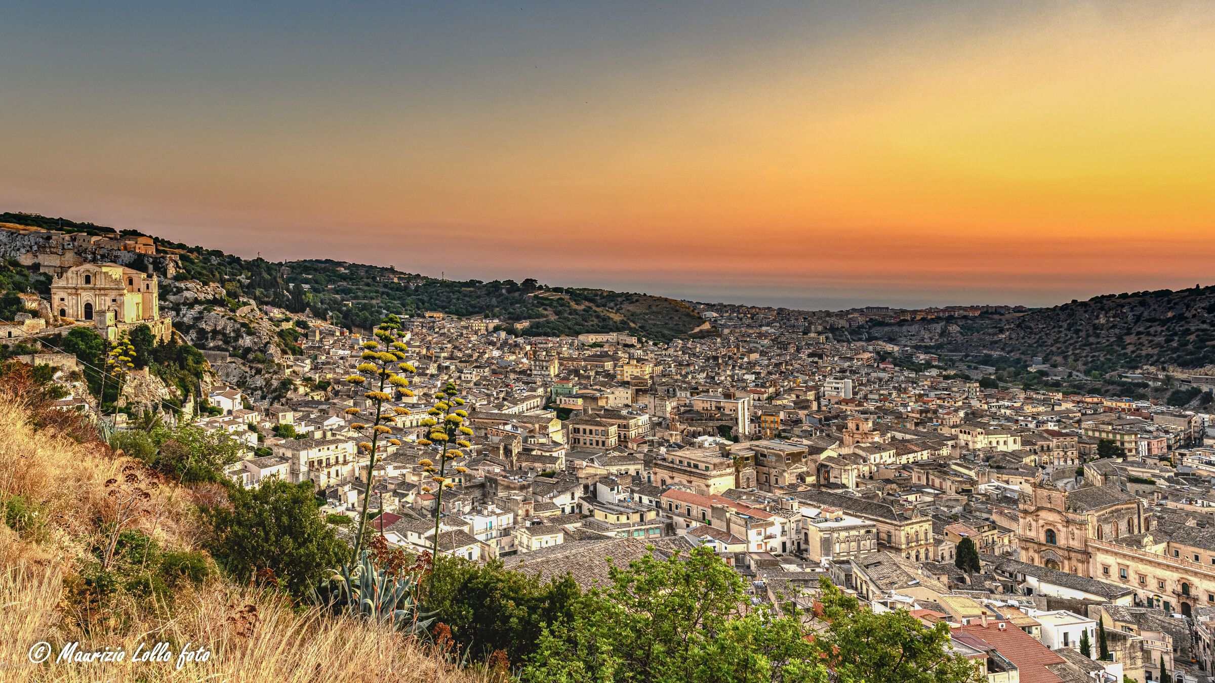 Veduta di Scicli alla luce del tramonto