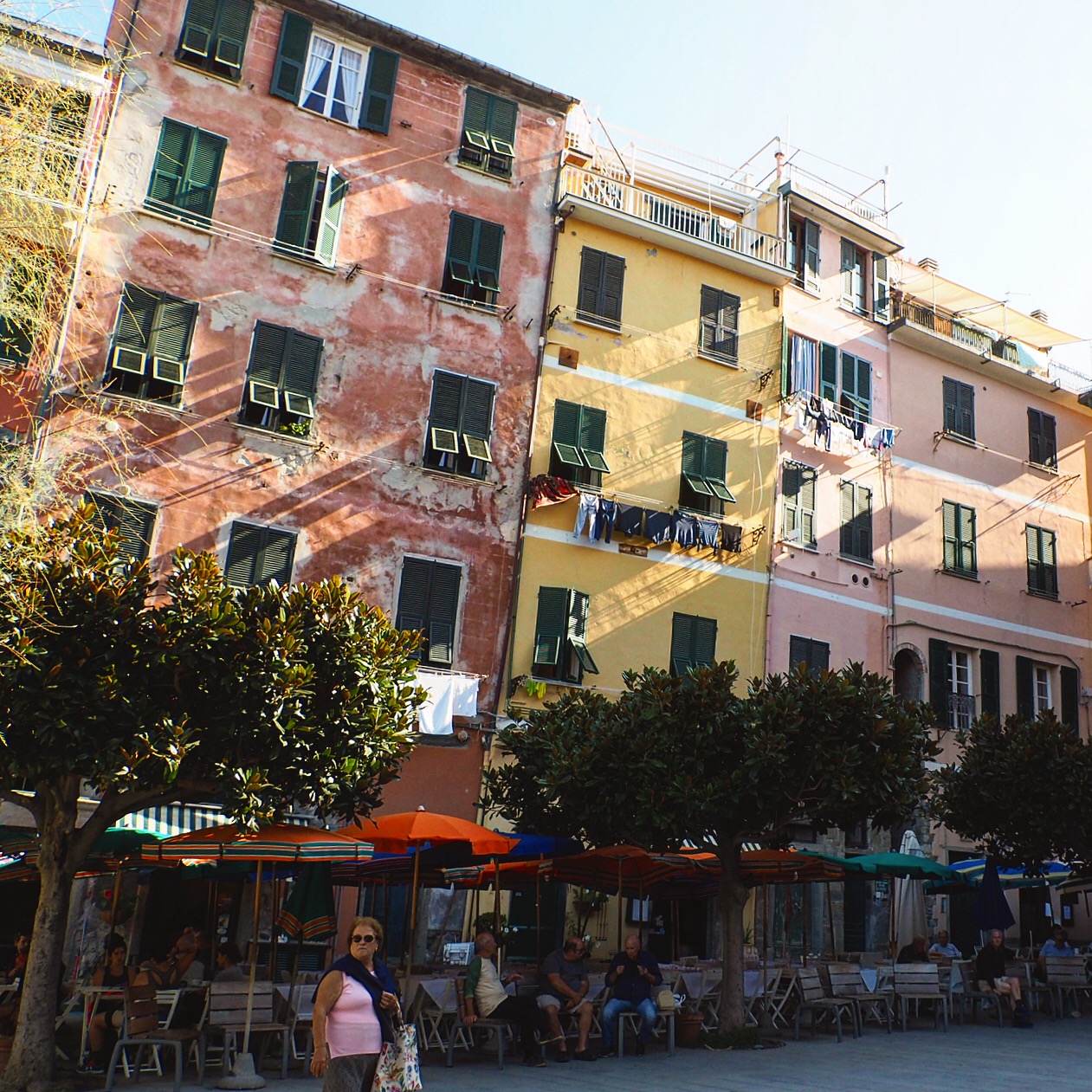 It verarises five lands.