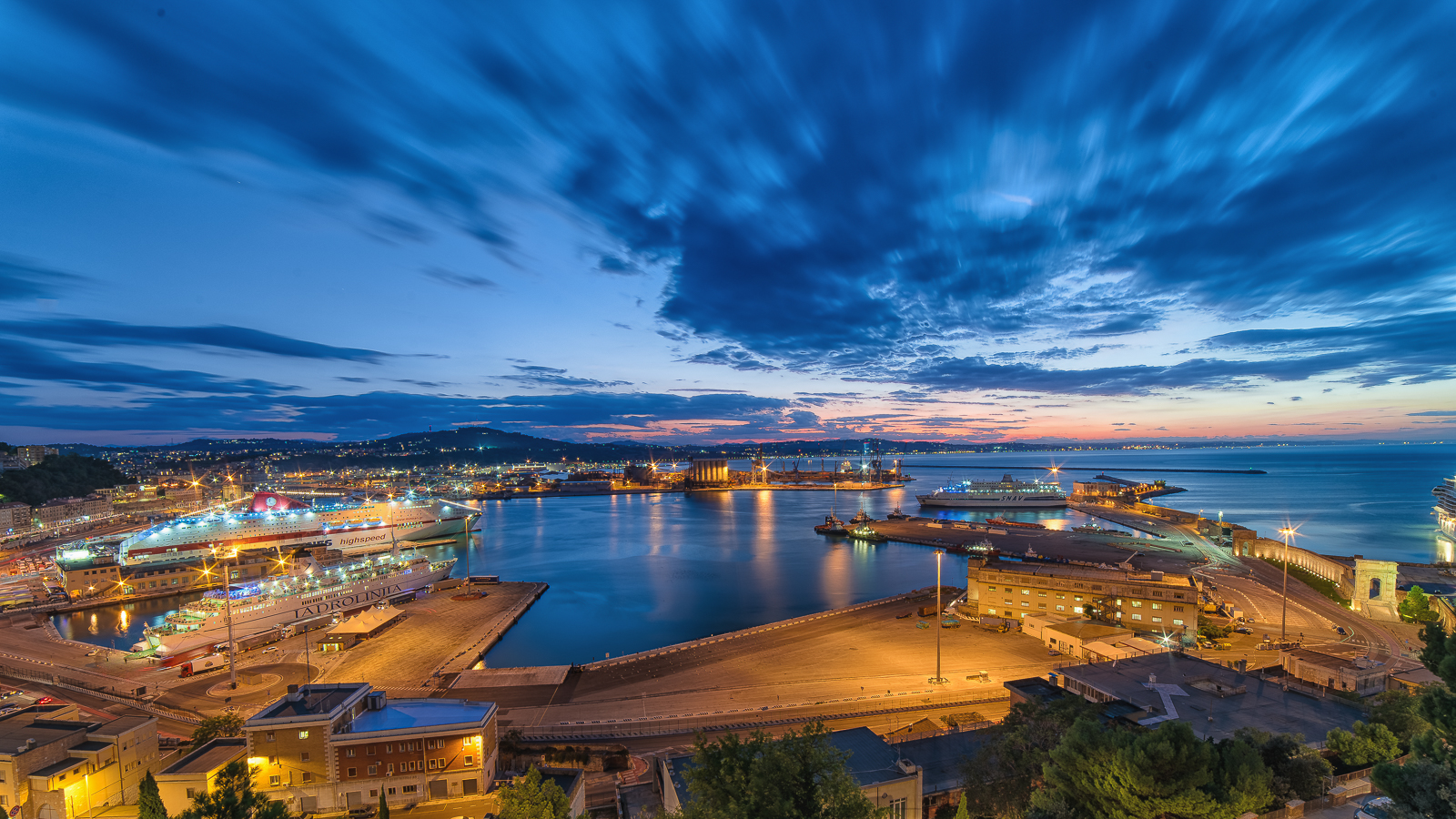 Veduta Porto Ancona tramonto