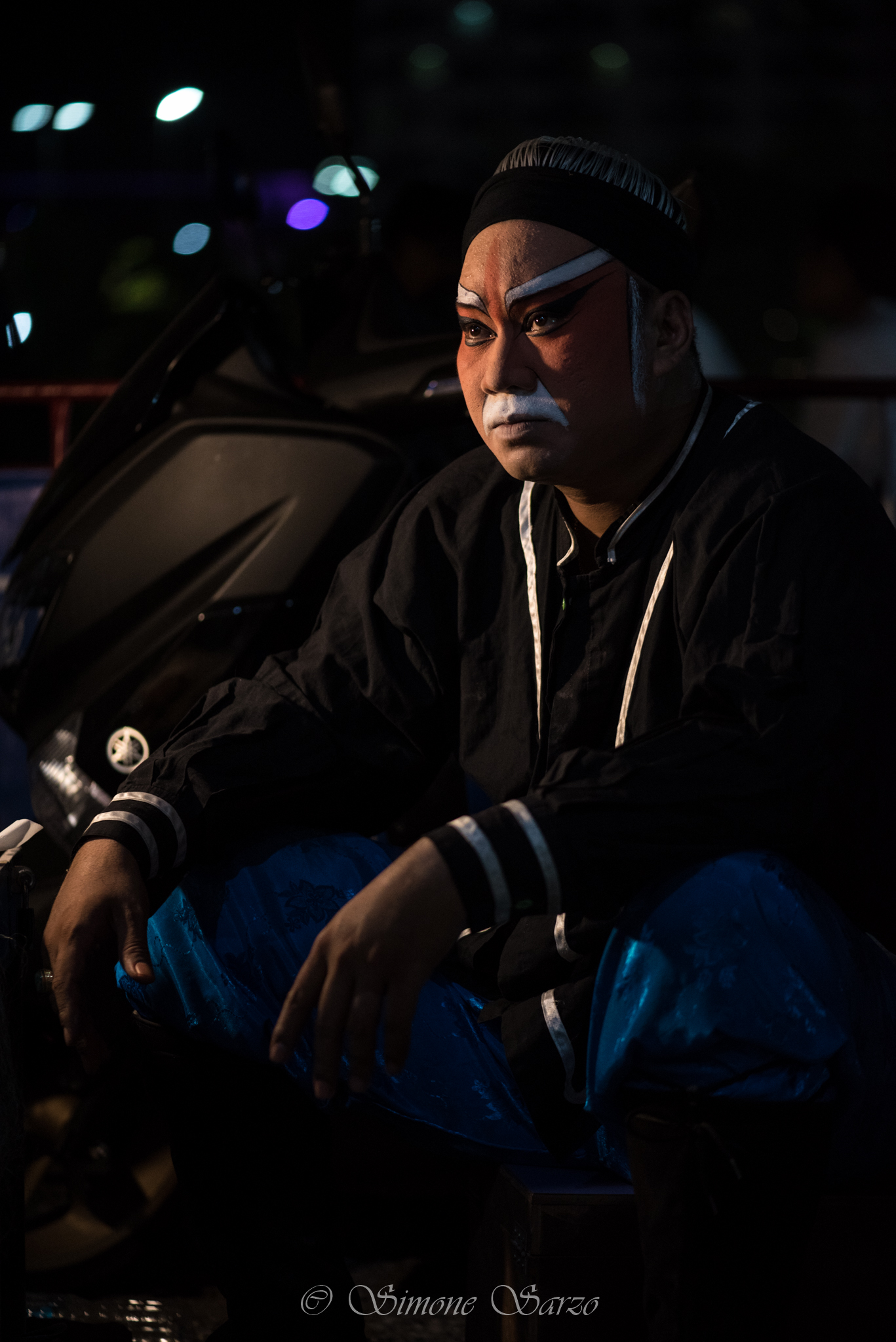 Waiting for Chinese opera