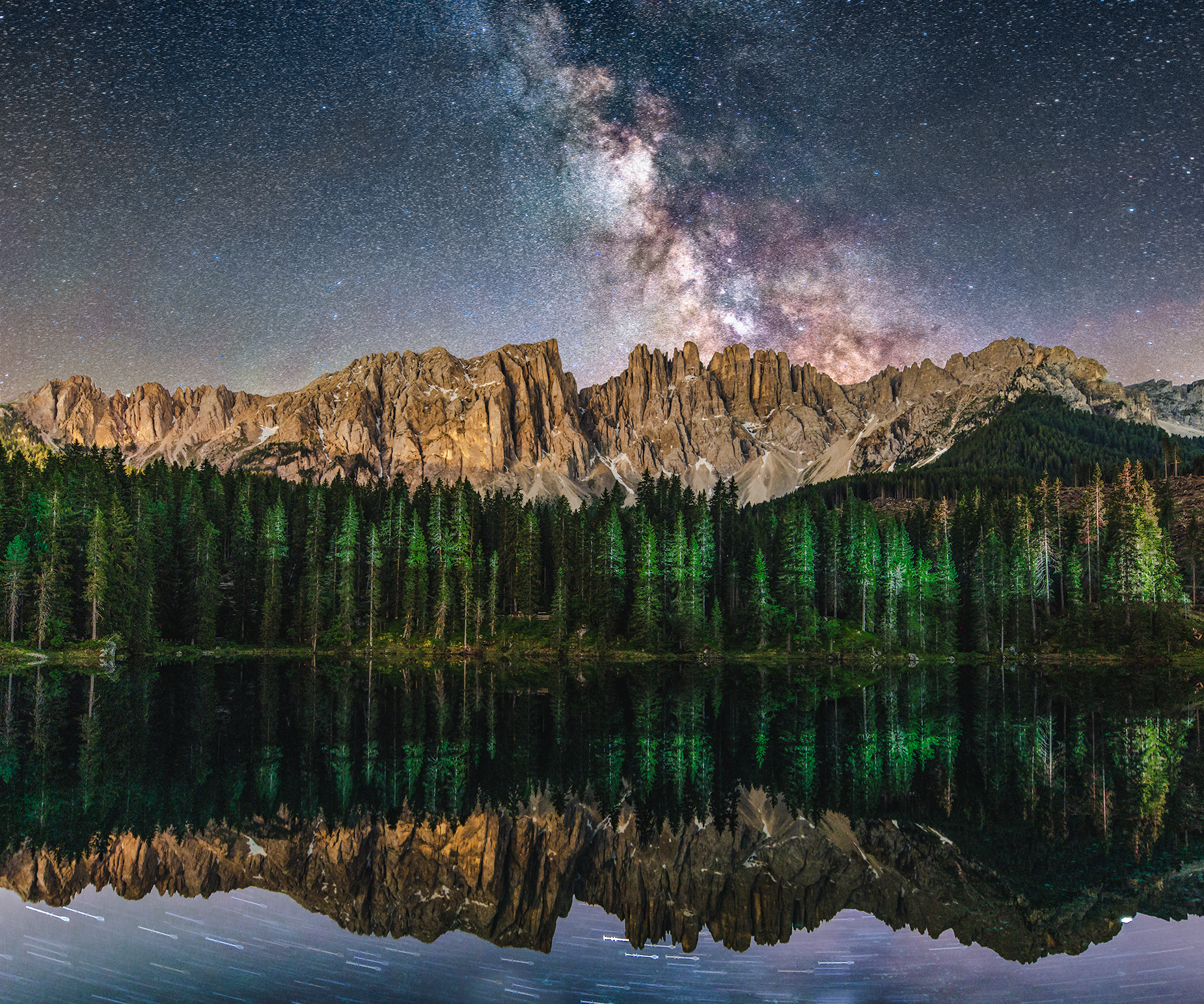 Via lattea su Lago di Carezza