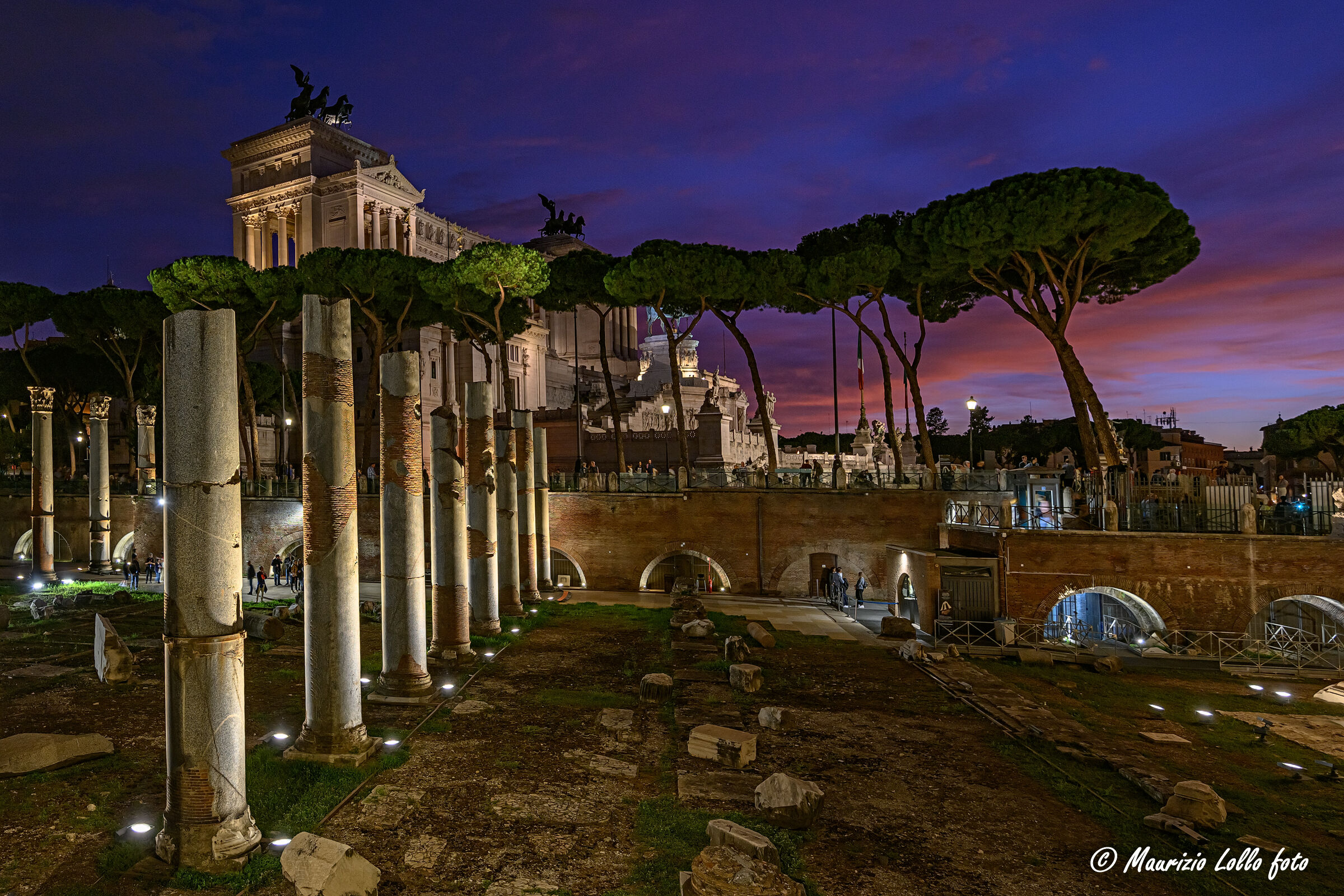 Dai Fori al Vittoriano, tramonto di fuoco
