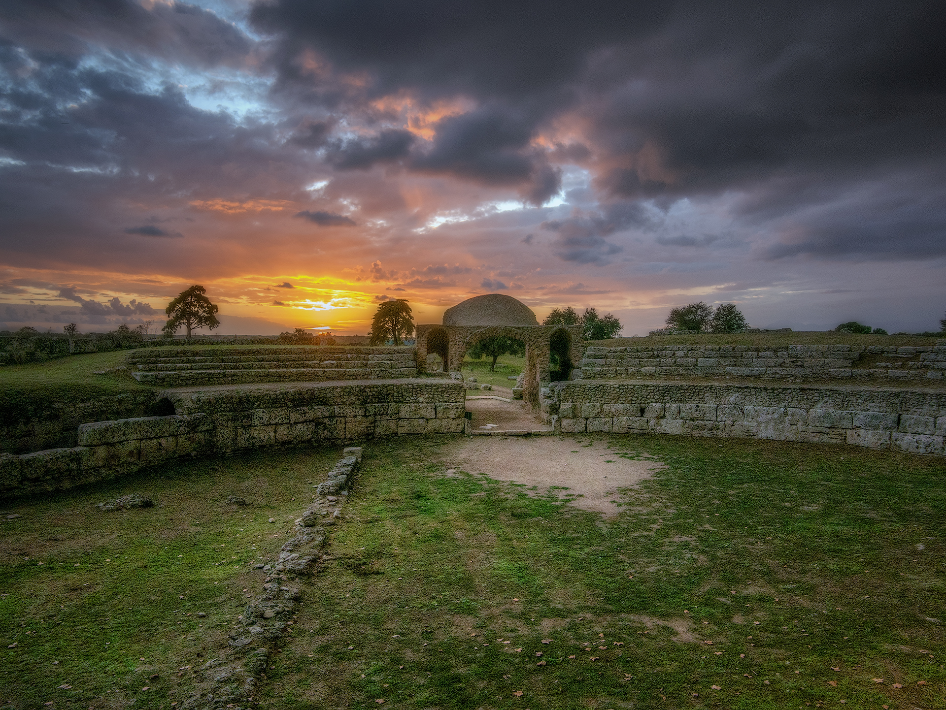 Tramonto ai templi di Paestum