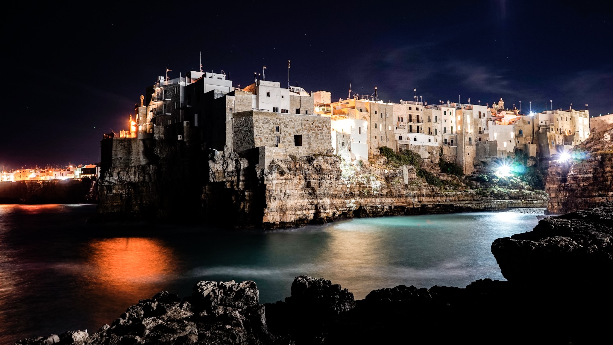 Qui il mio gemello mare ha ingigantito la mia libertà...