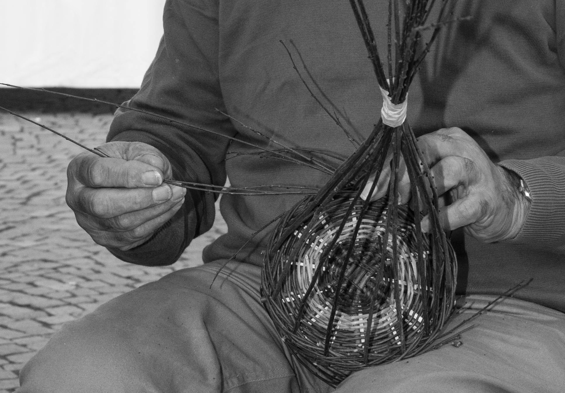 Mani che intrecciano